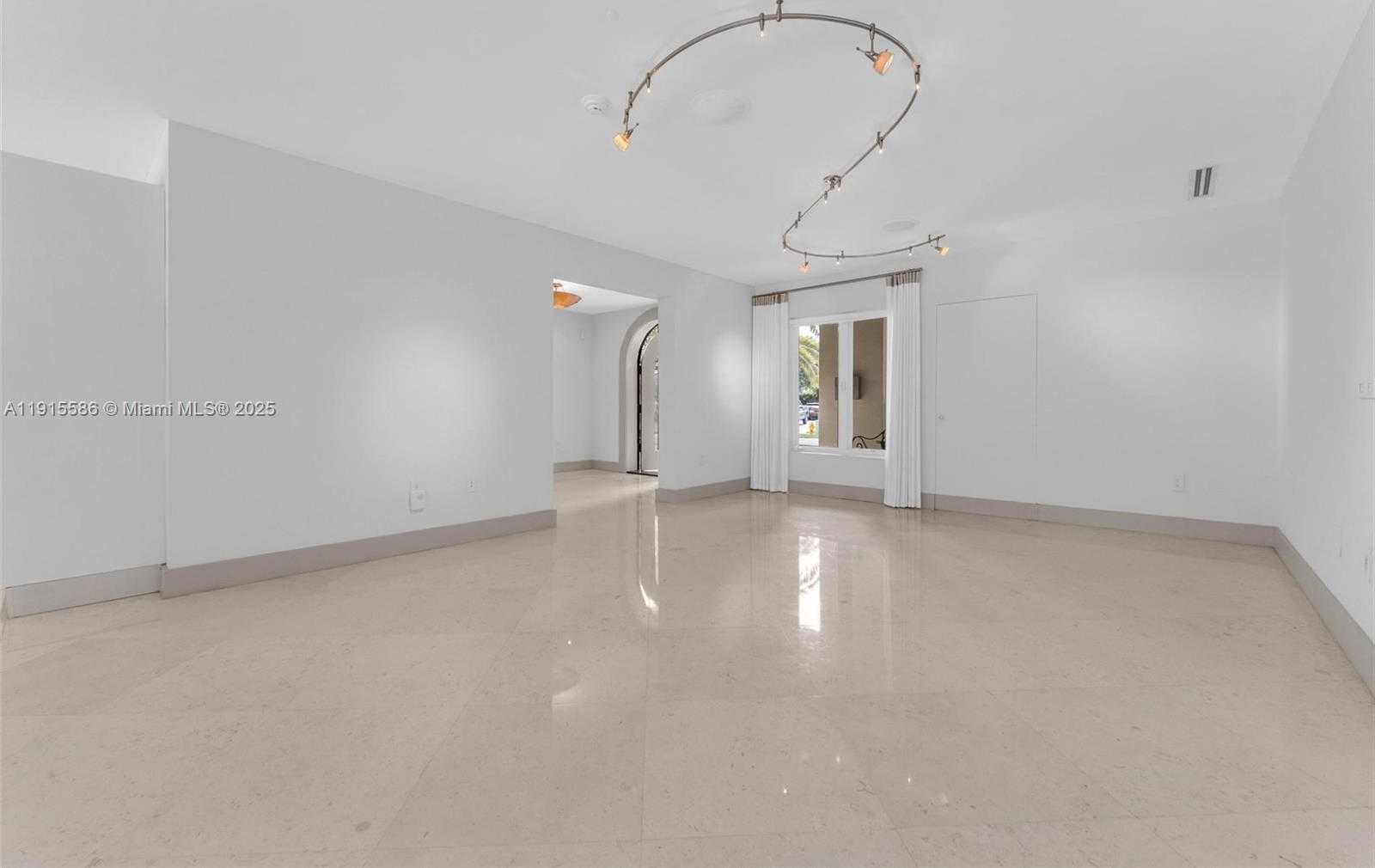 Small Image of 7261 WEST TROON CIR, Miami Lakes Number 10