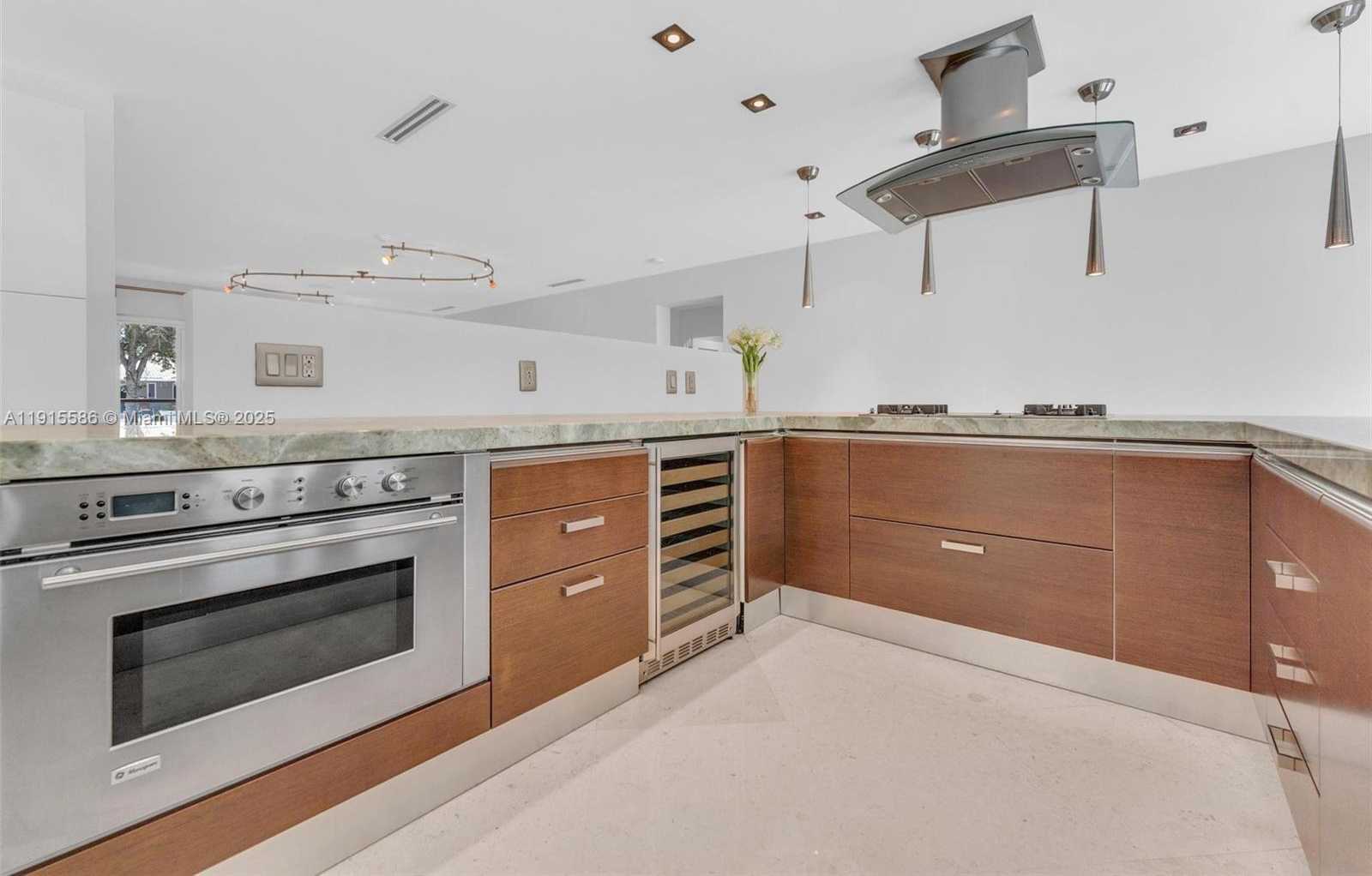 Small Image of 7261 WEST TROON CIR, Miami Lakes Number 15