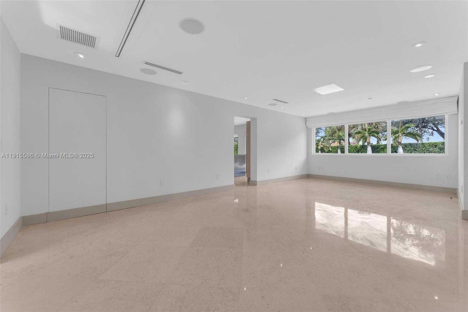 Small Image of 7261 WEST TROON CIR, Miami Lakes Number 21