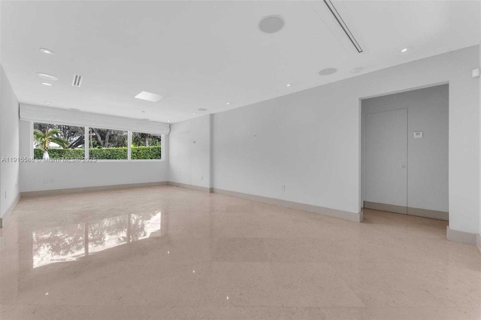 Small Image of 7261 WEST TROON CIR, Miami Lakes Number 22