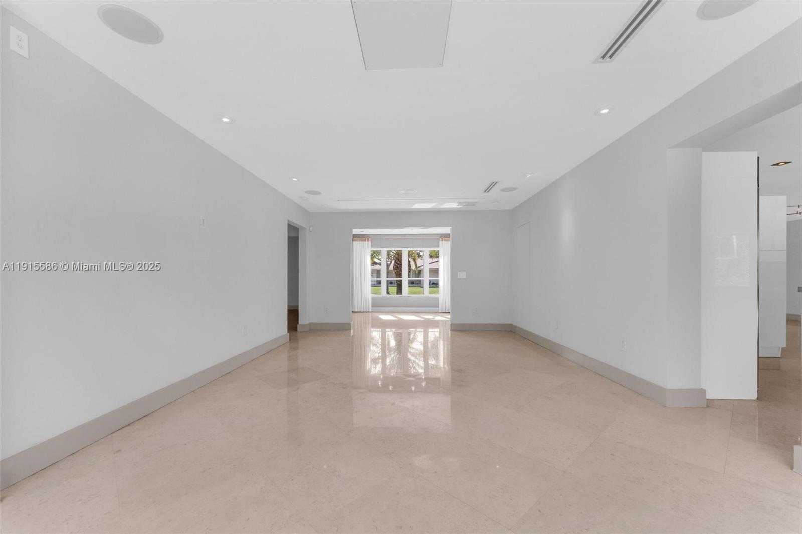 Small Image of 7261 WEST TROON CIR, Miami Lakes Number 24