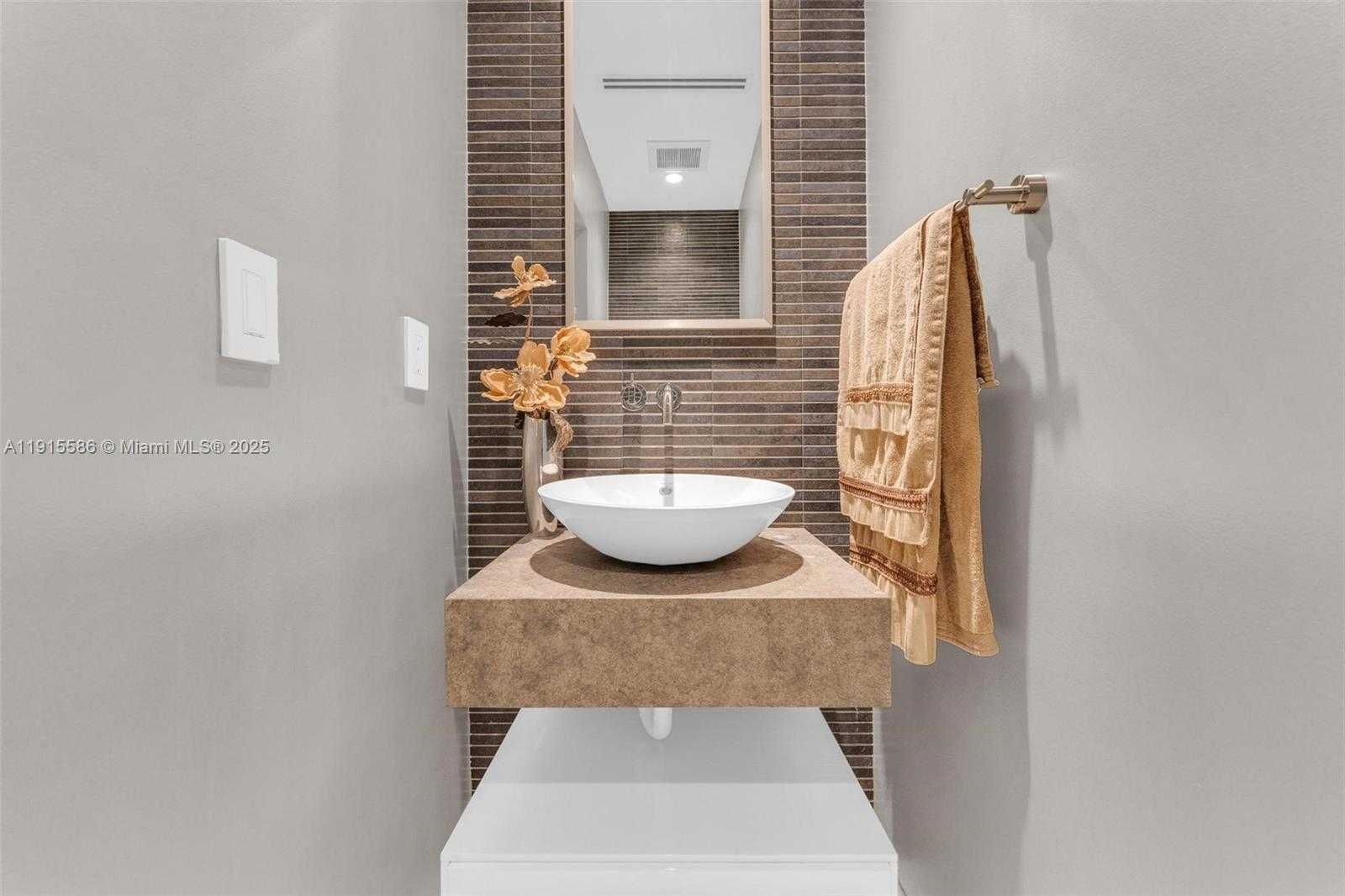 Small Image of 7261 WEST TROON CIR, Miami Lakes Number 25