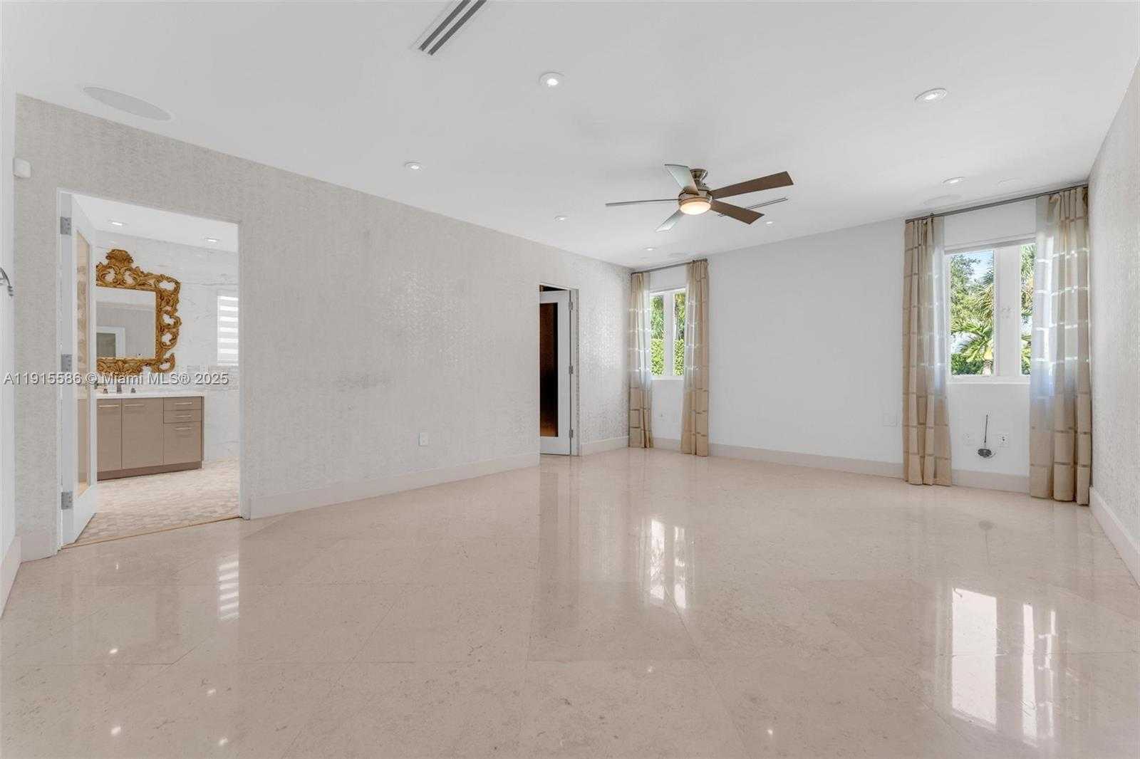 Small Image of 7261 WEST TROON CIR, Miami Lakes Number 26