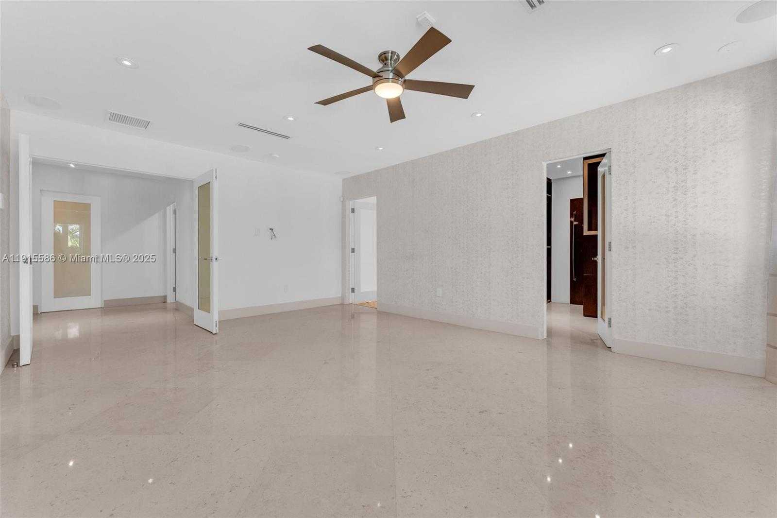 Small Image of 7261 WEST TROON CIR, Miami Lakes Number 27