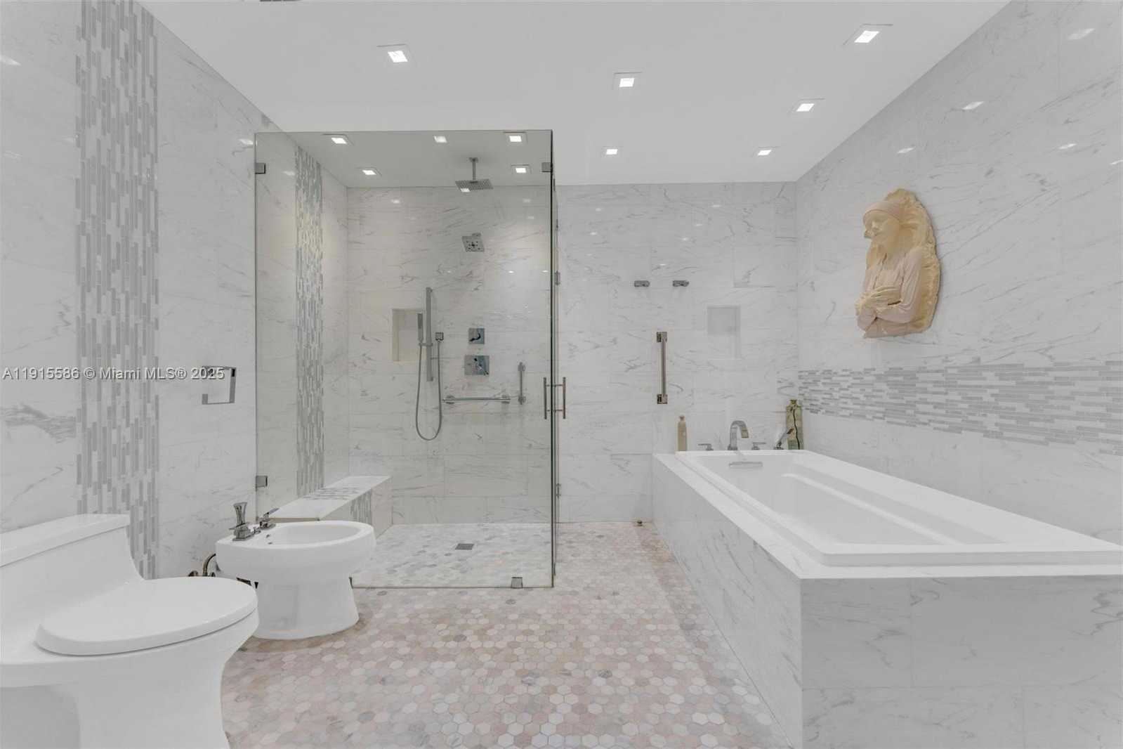 Small Image of 7261 WEST TROON CIR, Miami Lakes Number 30