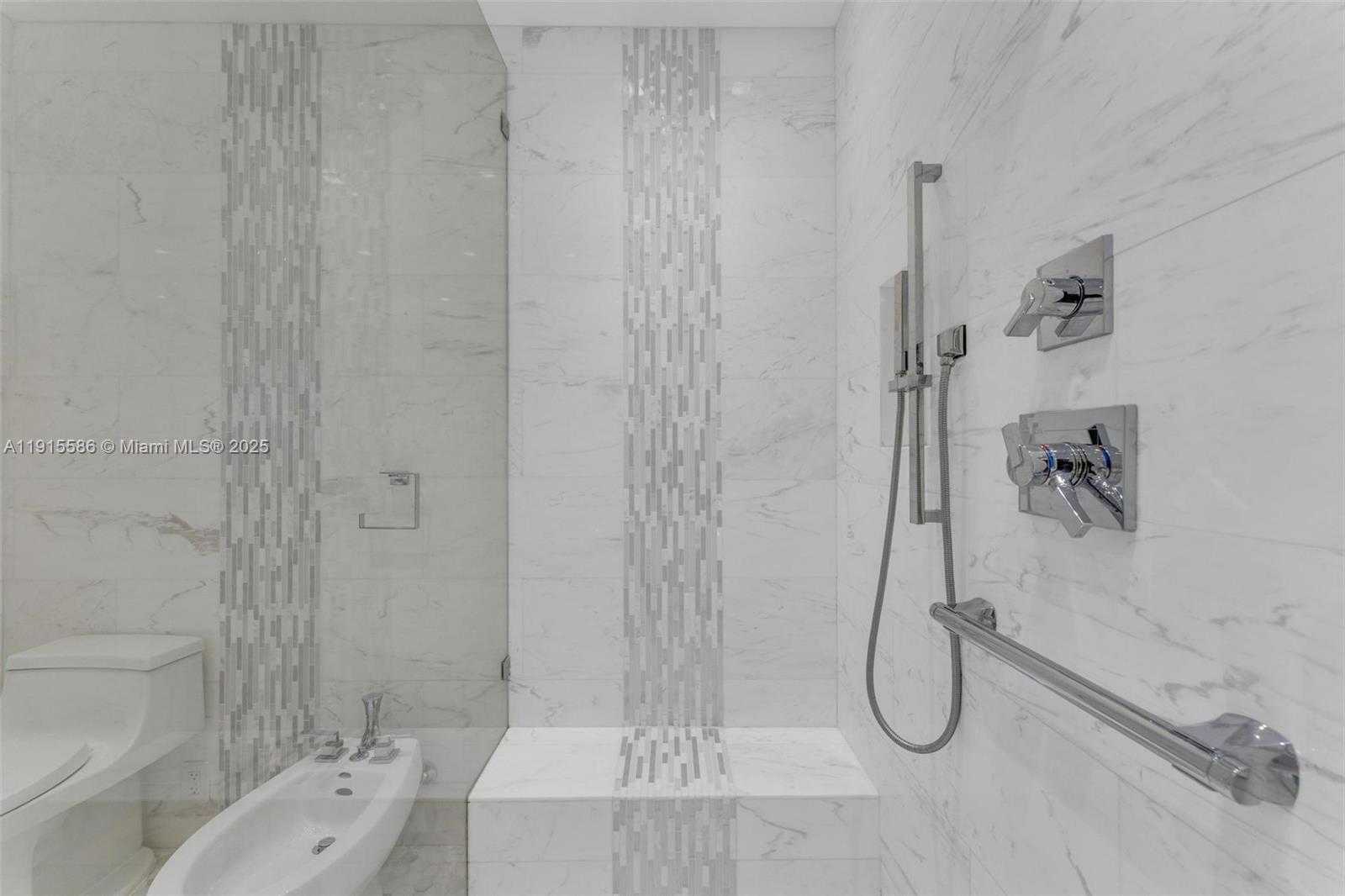 Small Image of 7261 WEST TROON CIR, Miami Lakes Number 32