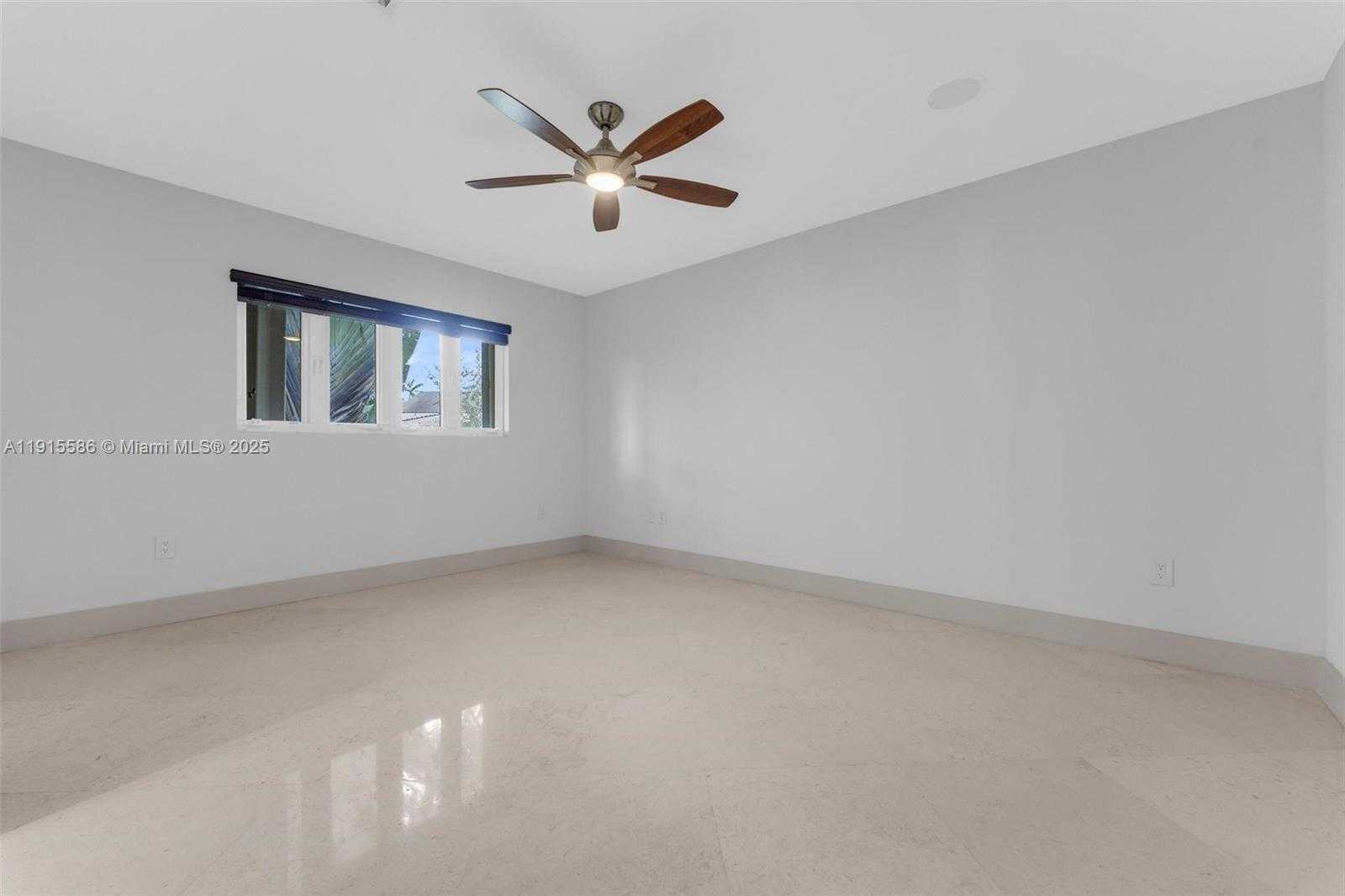 Small Image of 7261 WEST TROON CIR, Miami Lakes Number 34