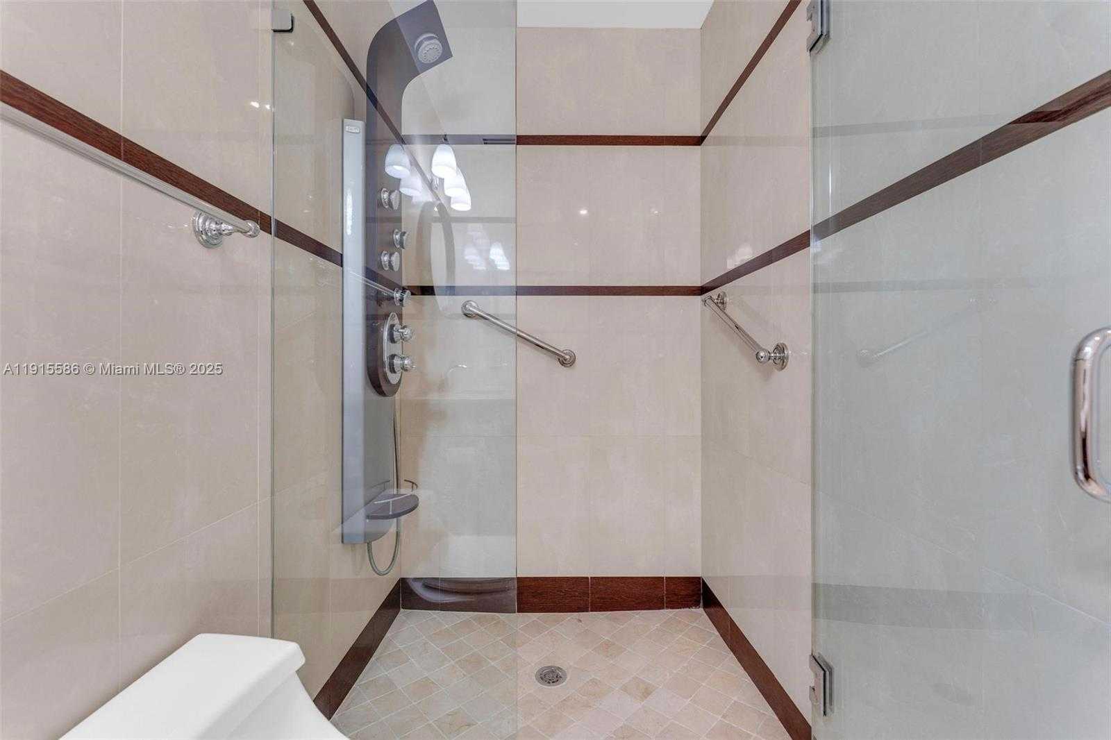 Small Image of 7261 WEST TROON CIR, Miami Lakes Number 37