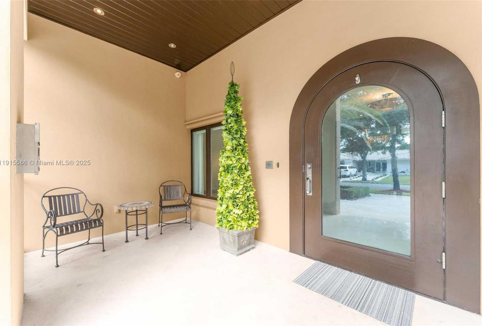 Small Image of 7261 WEST TROON CIR, Miami Lakes Number 4