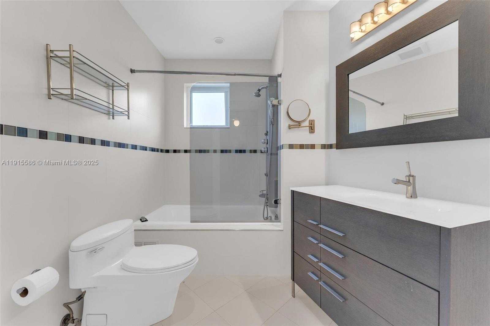 Small Image of 7261 WEST TROON CIR, Miami Lakes Number 40