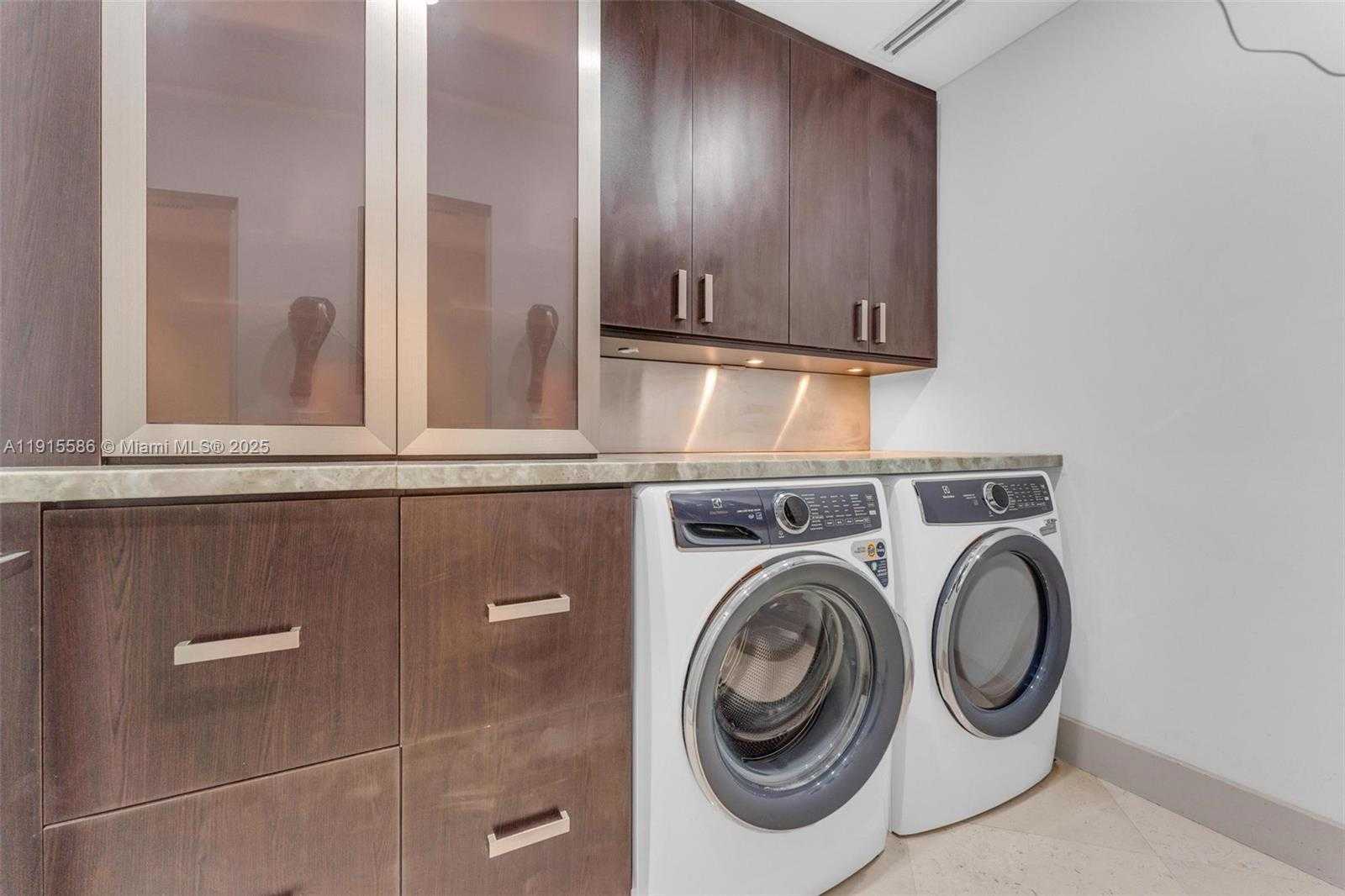 Small Image of 7261 WEST TROON CIR, Miami Lakes Number 43