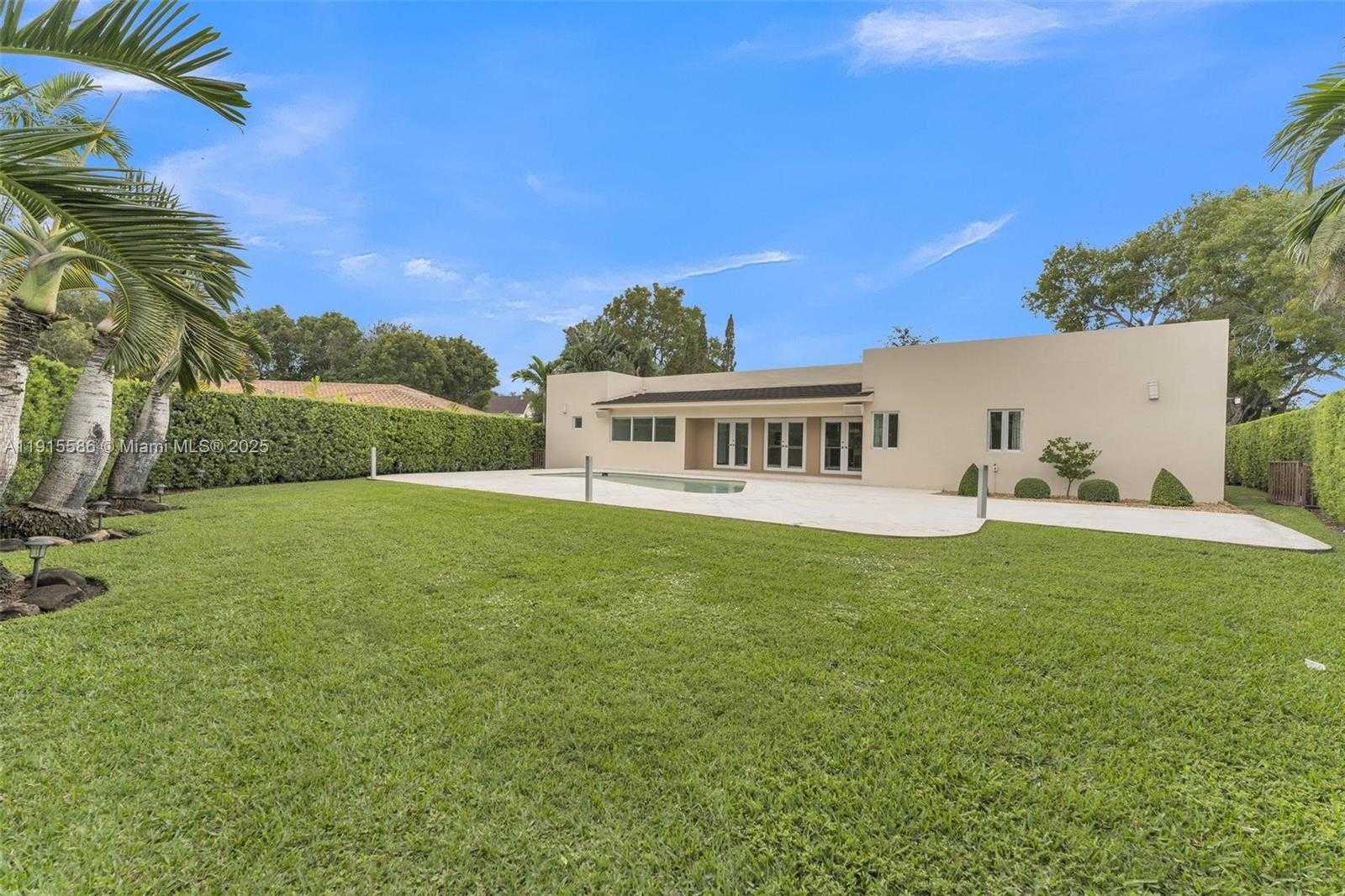 Small Image of 7261 WEST TROON CIR, Miami Lakes Number 44