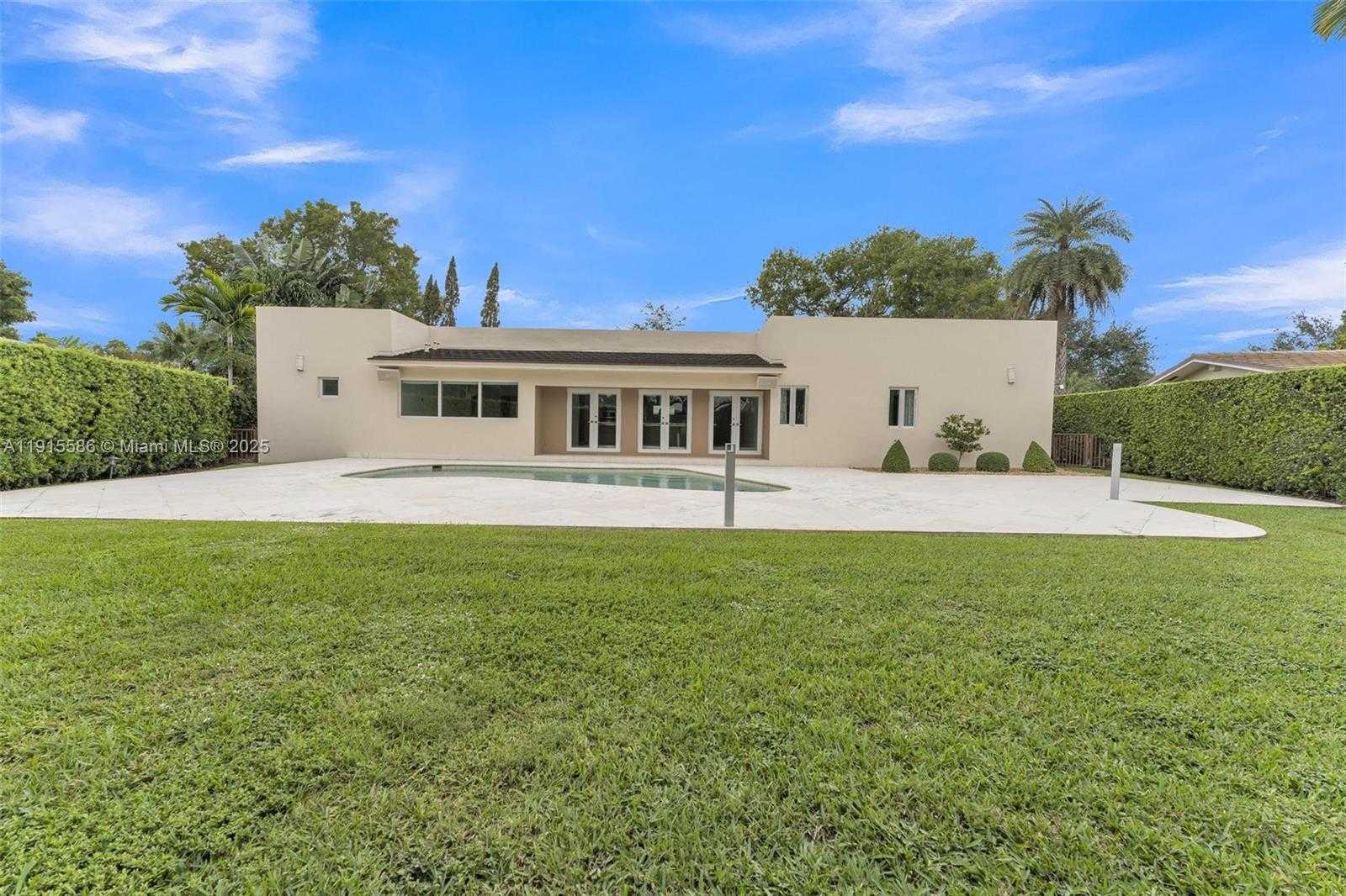 Small Image of 7261 WEST TROON CIR, Miami Lakes Number 45