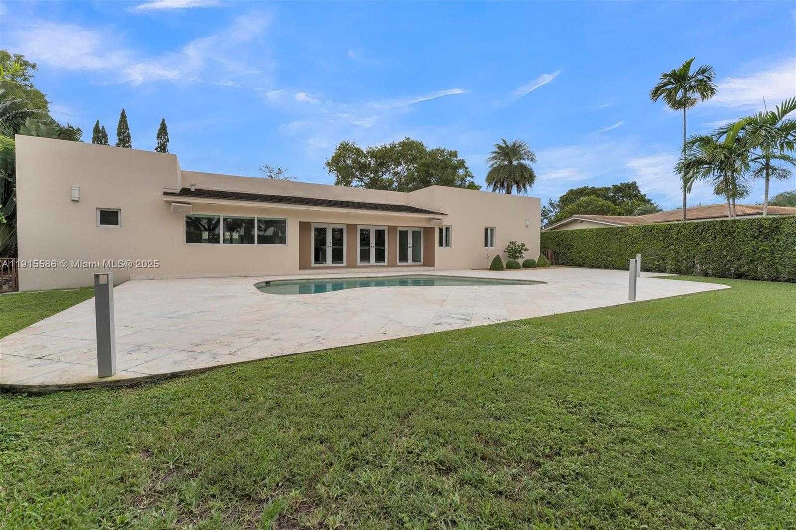 Small Image of 7261 WEST TROON CIR, Miami Lakes Number 46