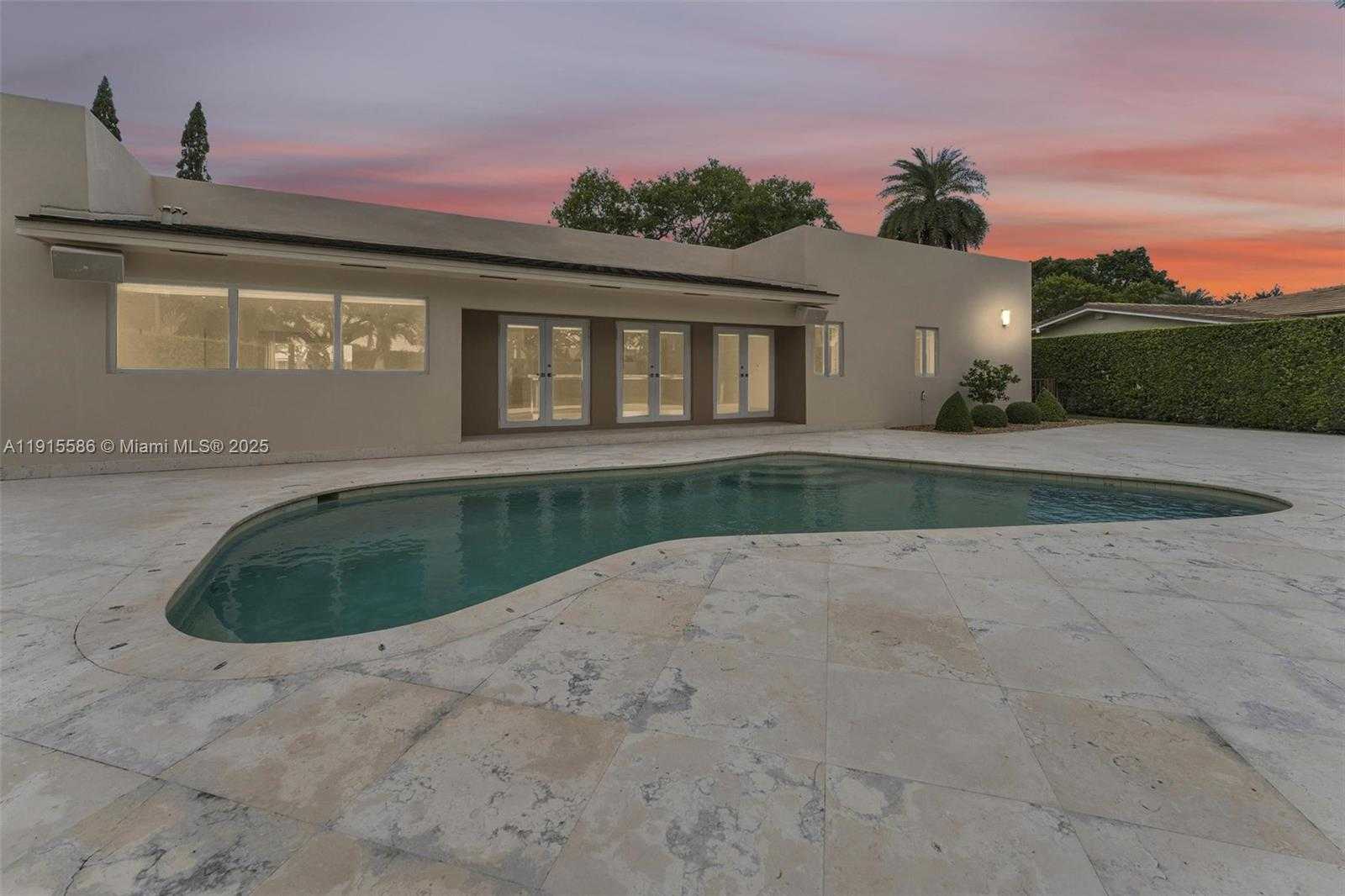 Small Image of 7261 WEST TROON CIR, Miami Lakes Number 49