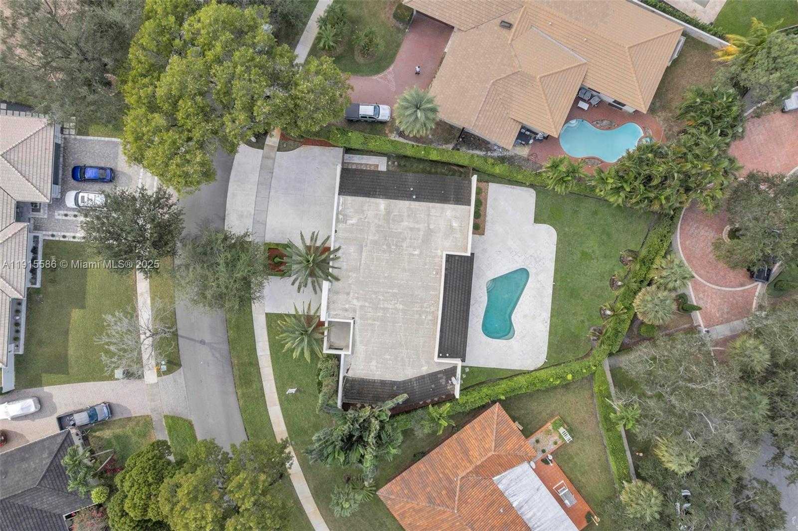 Small Image of 7261 WEST TROON CIR, Miami Lakes Number 58