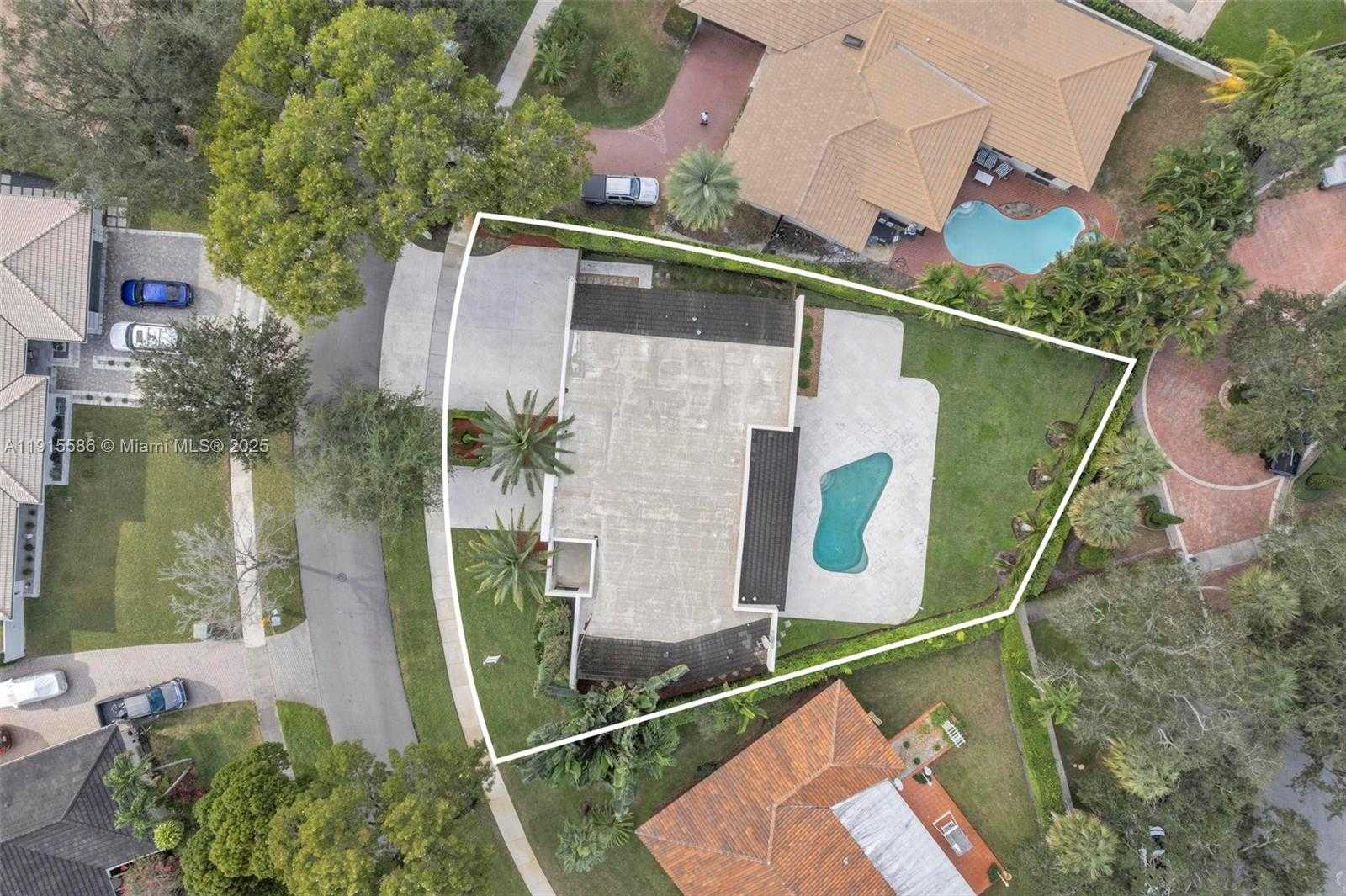 Small Image of 7261 WEST TROON CIR, Miami Lakes Number 59