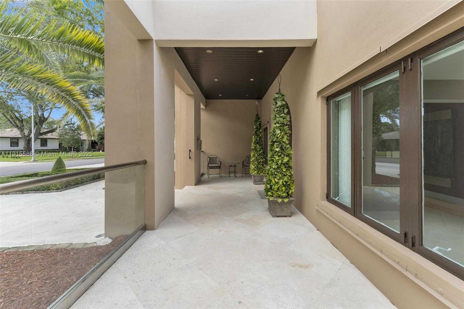 Small Image of 7261 WEST TROON CIR, Miami Lakes Number 6