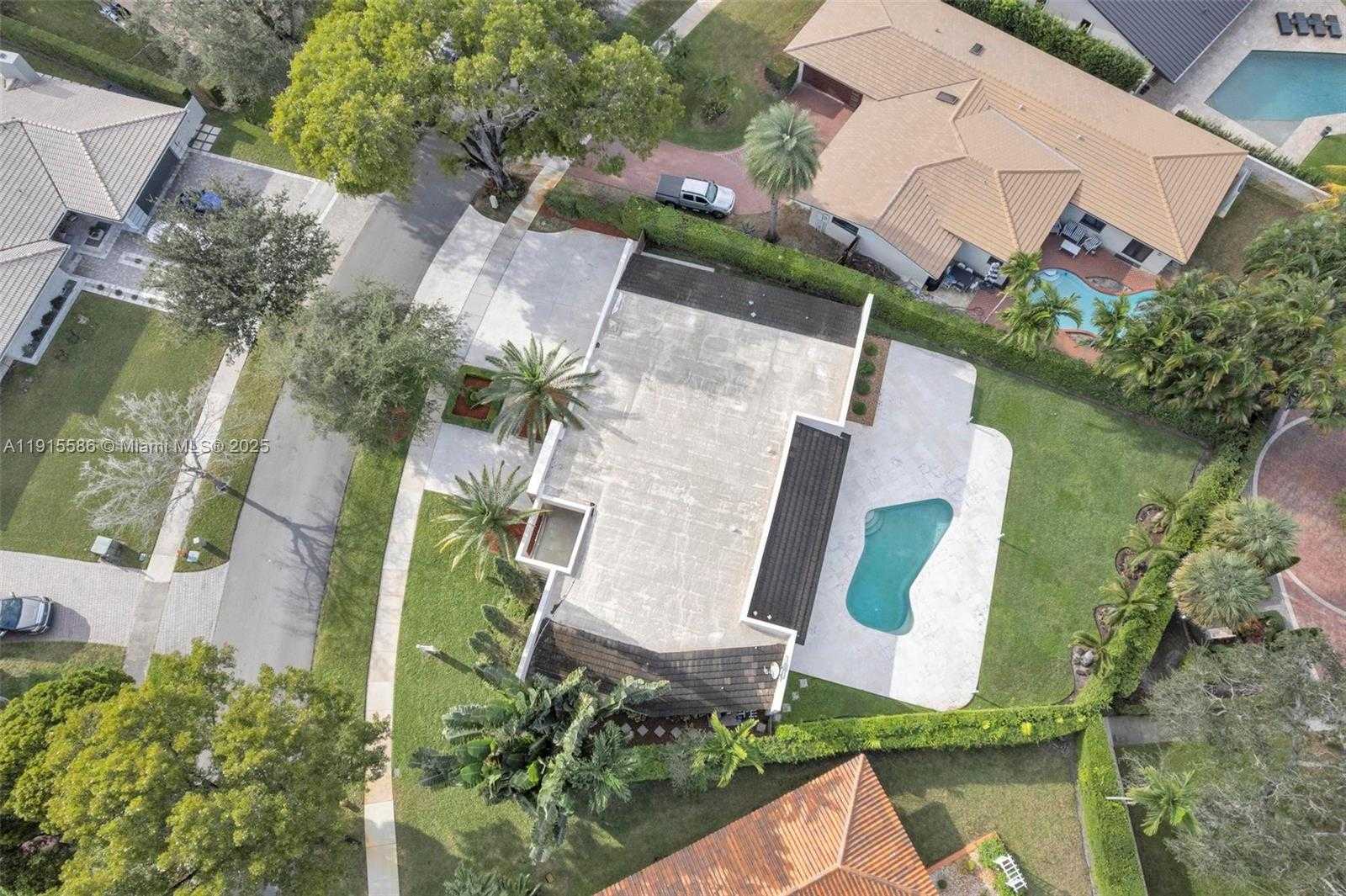 Small Image of 7261 WEST TROON CIR, Miami Lakes Number 61