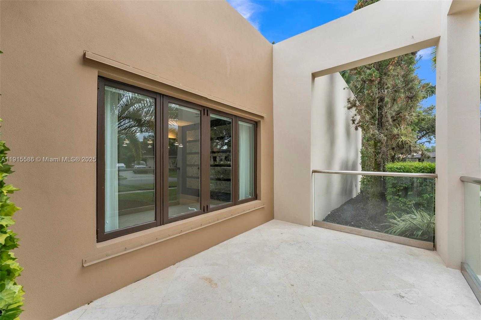 Small Image of 7261 WEST TROON CIR, Miami Lakes Number 7