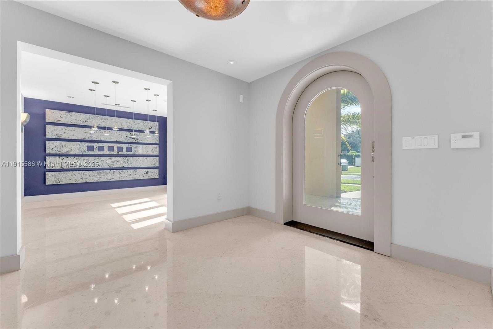 Small Image of 7261 WEST TROON CIR, Miami Lakes Number 8