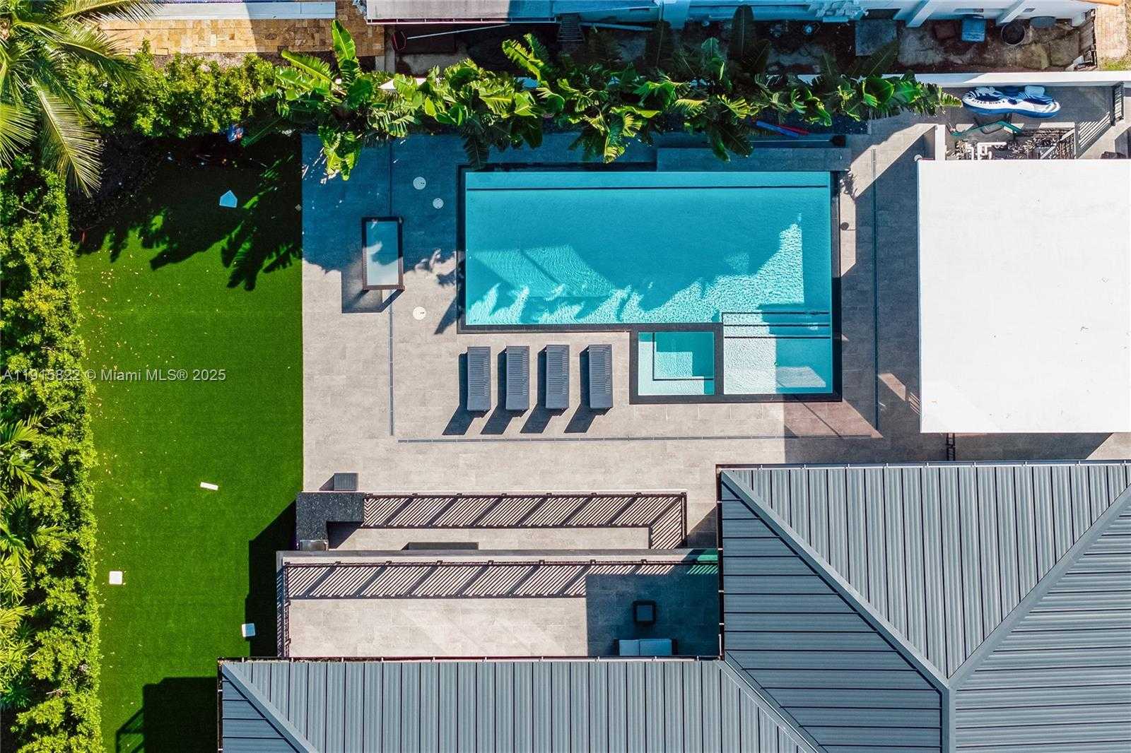 Small Image of 9045 HAWTHORNE AVE, Surfside Number 11