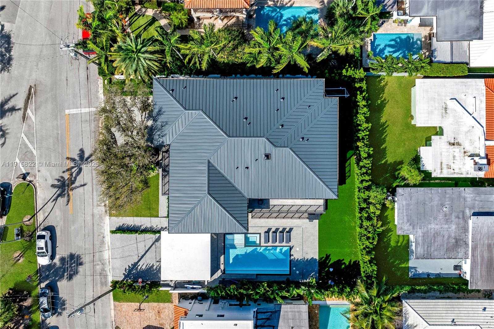 Small Image of 9045 HAWTHORNE AVE, Surfside Number 12