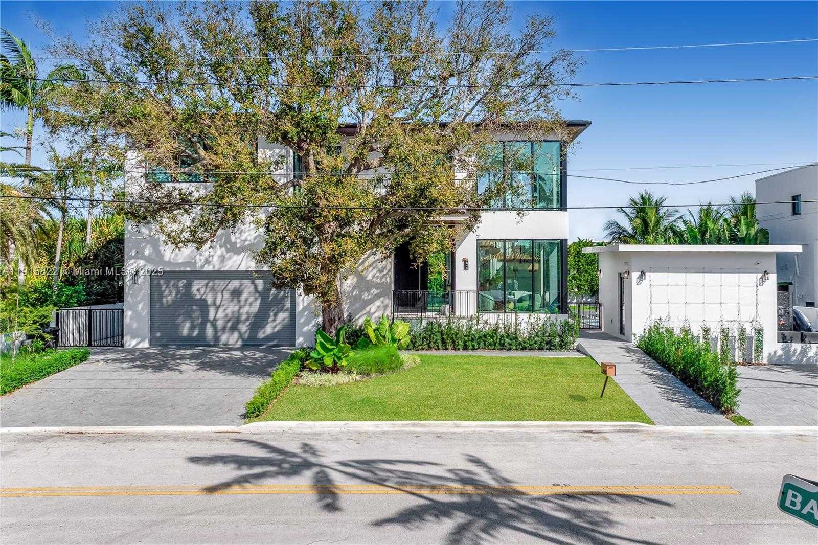 Small Image of 9045 HAWTHORNE AVE, Surfside Number 13