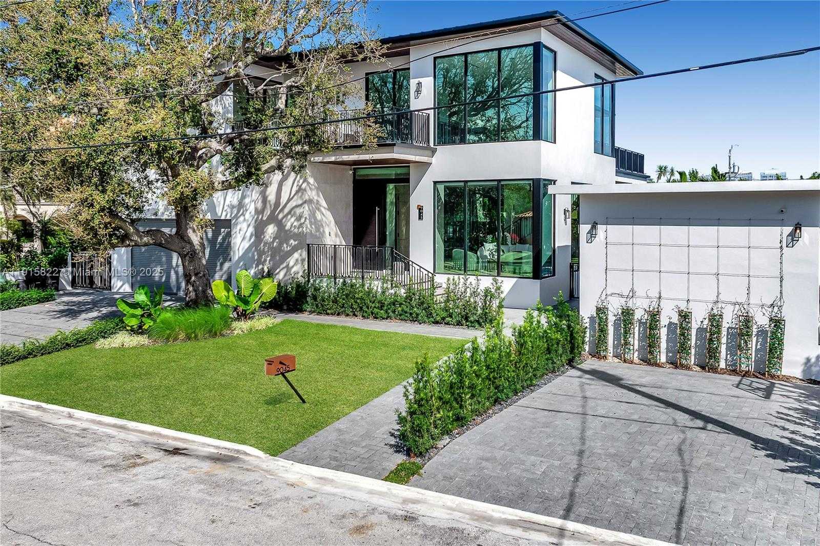 Small Image of 9045 HAWTHORNE AVE, Surfside Number 14