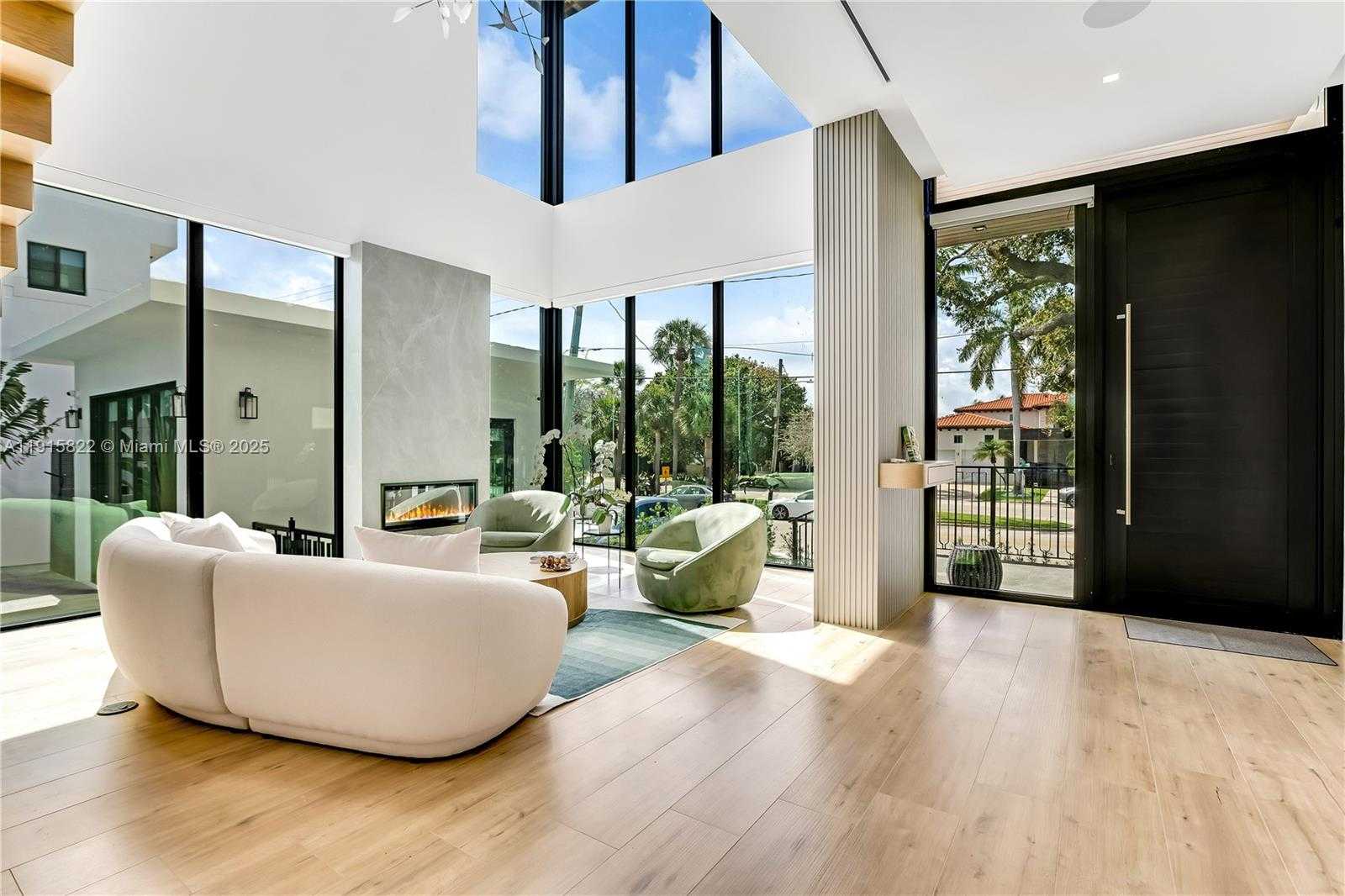 Small Image of 9045 HAWTHORNE AVE, Surfside Number 18