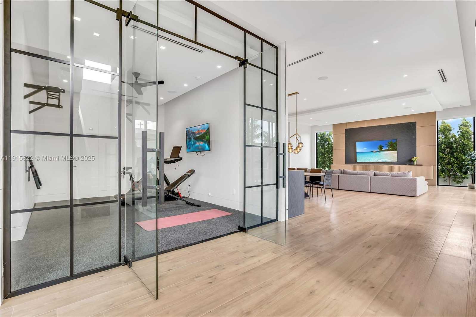 Small Image of 9045 HAWTHORNE AVE, Surfside Number 19