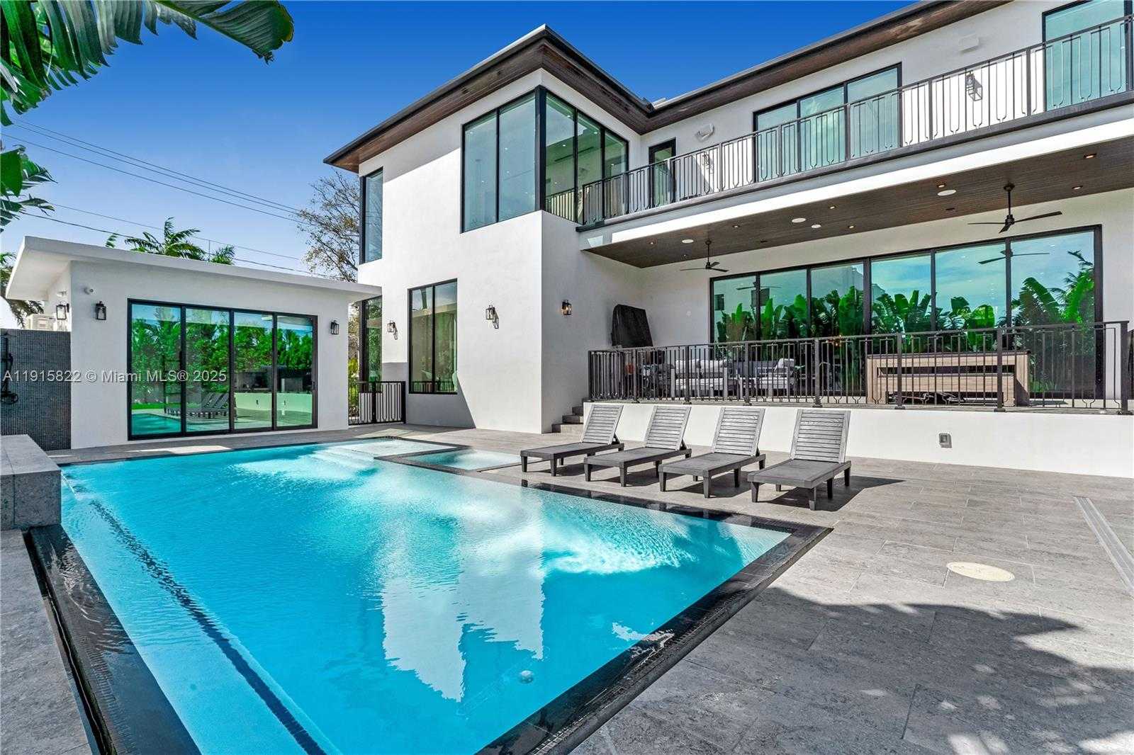 Small Image of 9045 HAWTHORNE AVE, Surfside Number 2