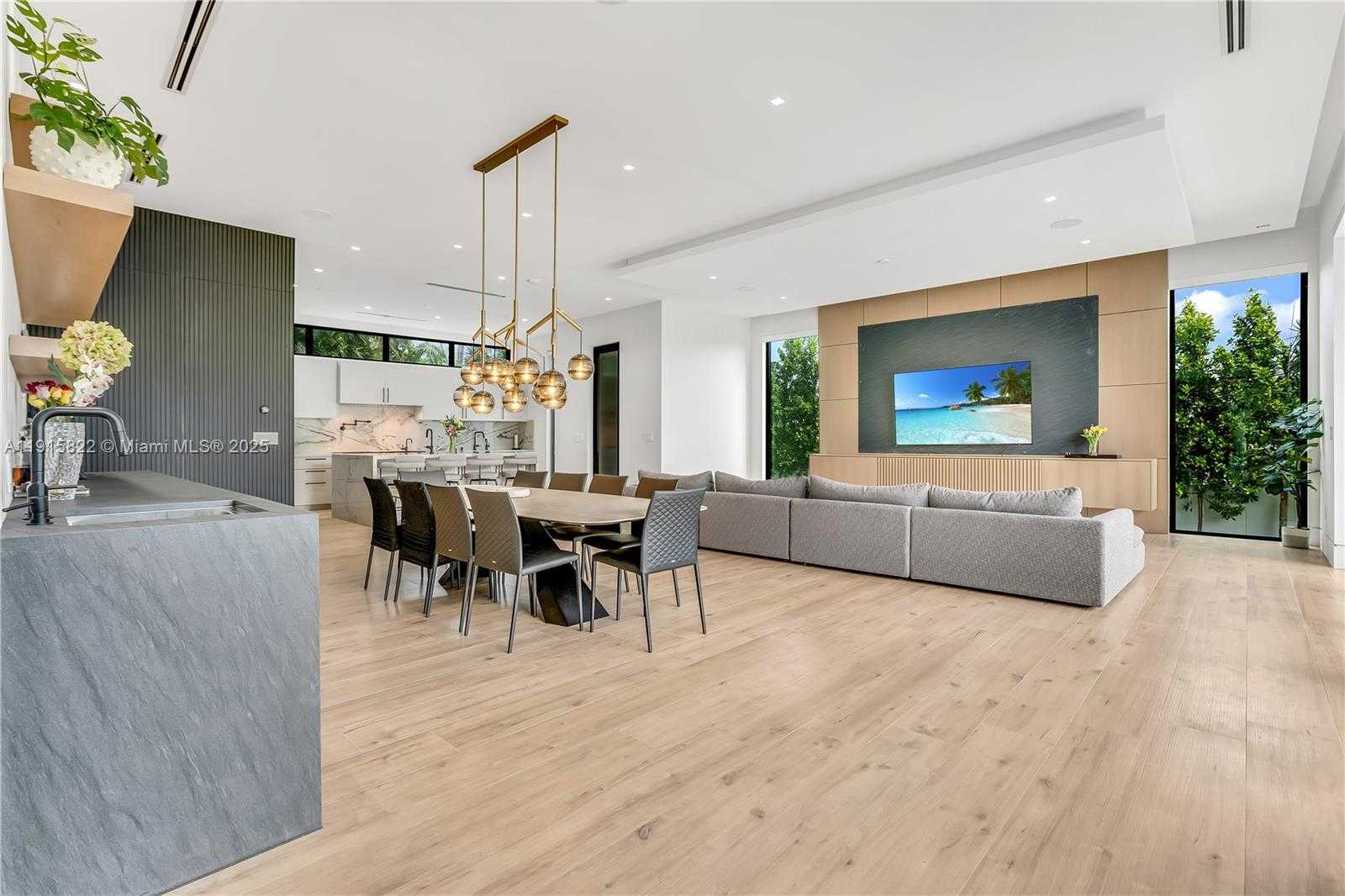 Small Image of 9045 HAWTHORNE AVE, Surfside Number 23