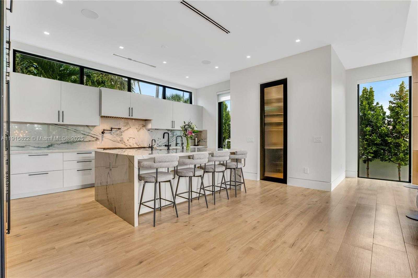 Small Image of 9045 HAWTHORNE AVE, Surfside Number 25