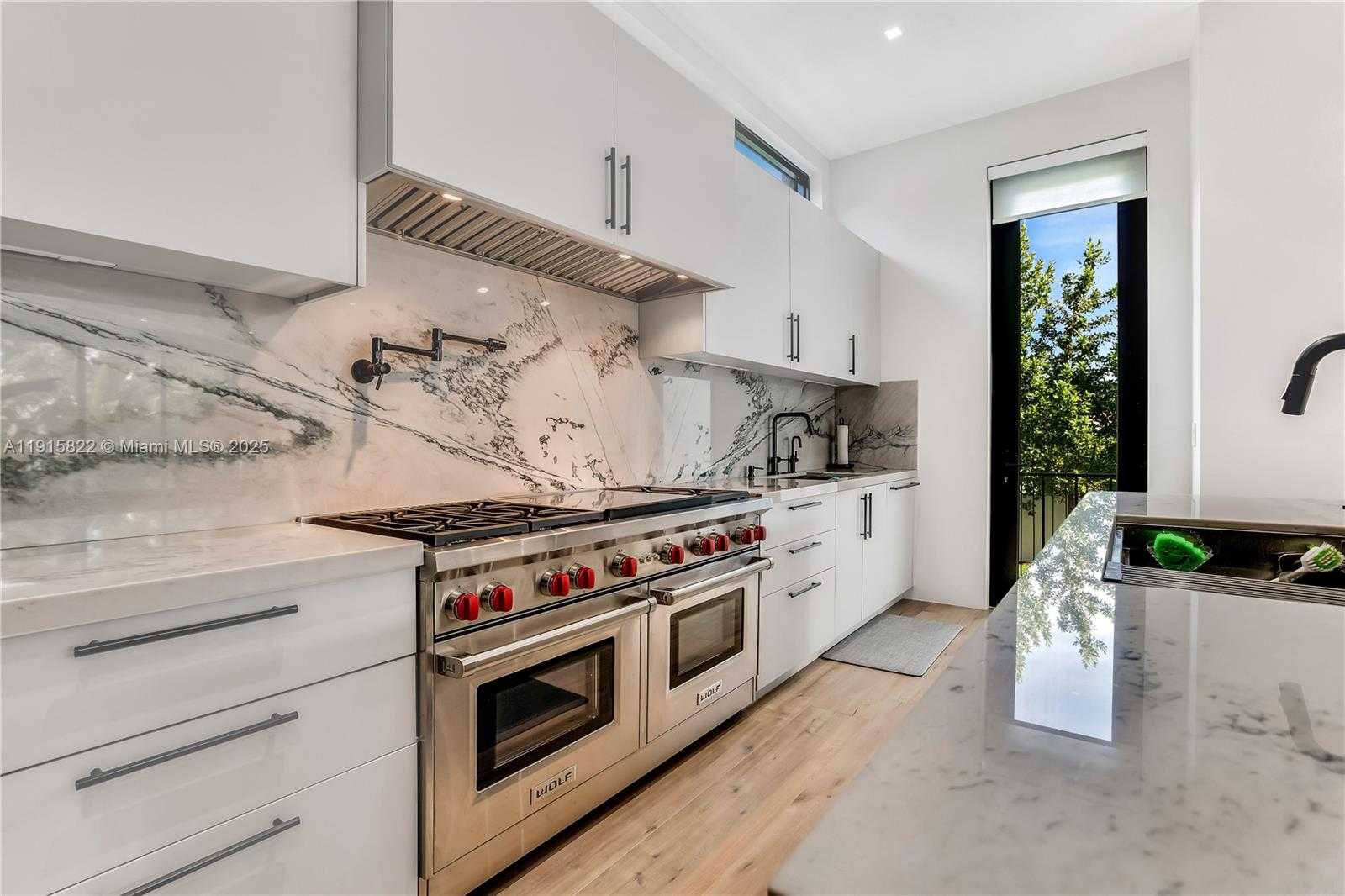 Small Image of 9045 HAWTHORNE AVE, Surfside Number 27