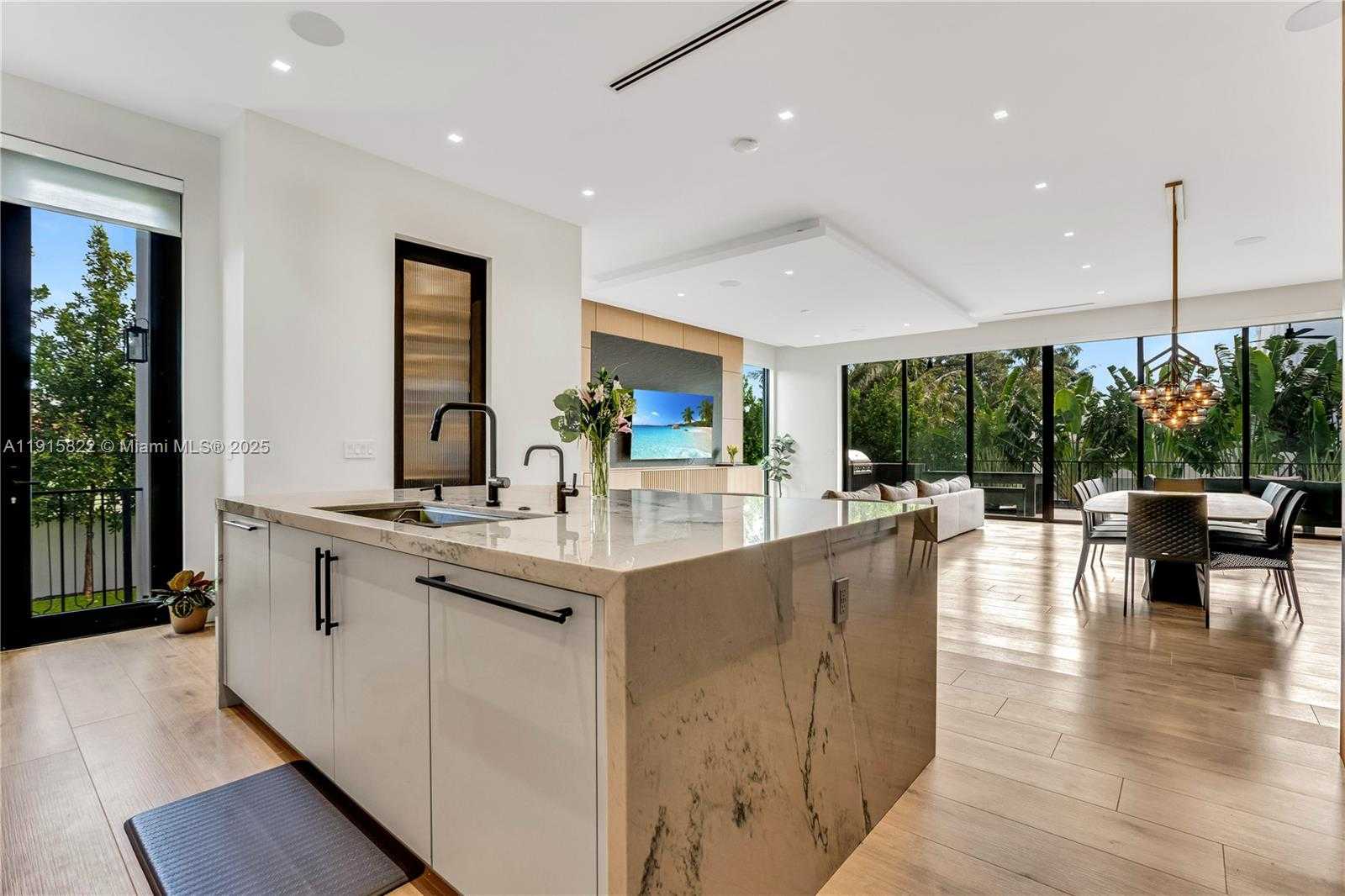 Small Image of 9045 HAWTHORNE AVE, Surfside Number 29