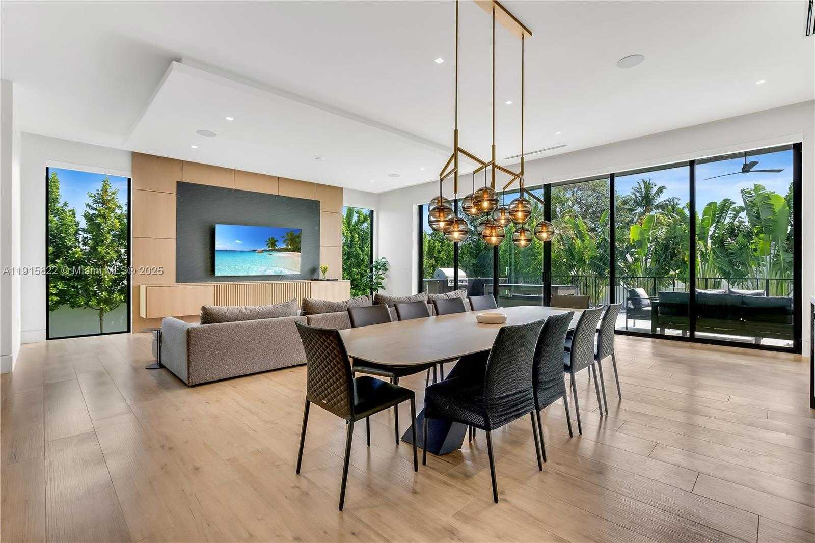 Small Image of 9045 HAWTHORNE AVE, Surfside Number 31