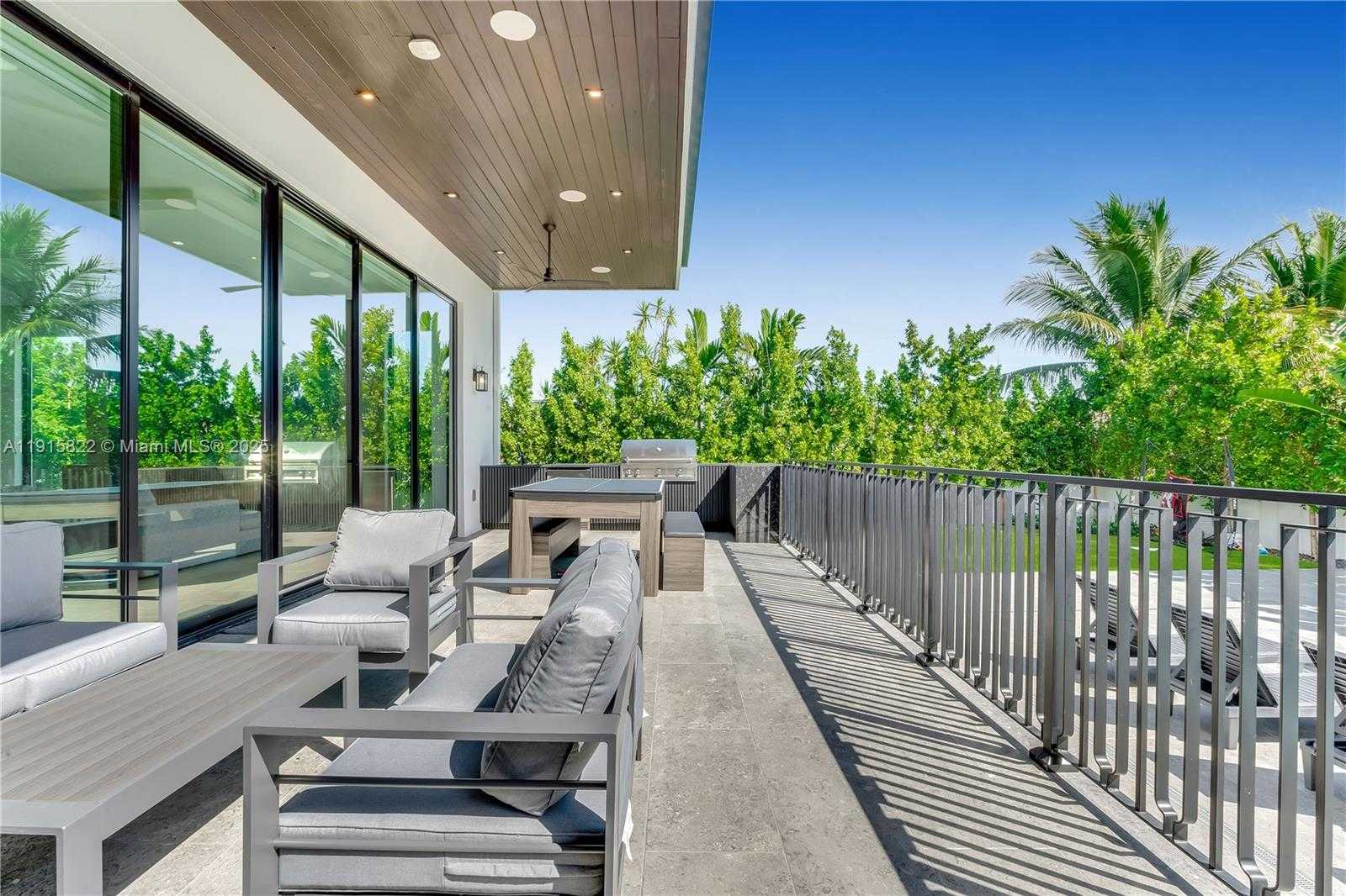 Small Image of 9045 HAWTHORNE AVE, Surfside Number 33