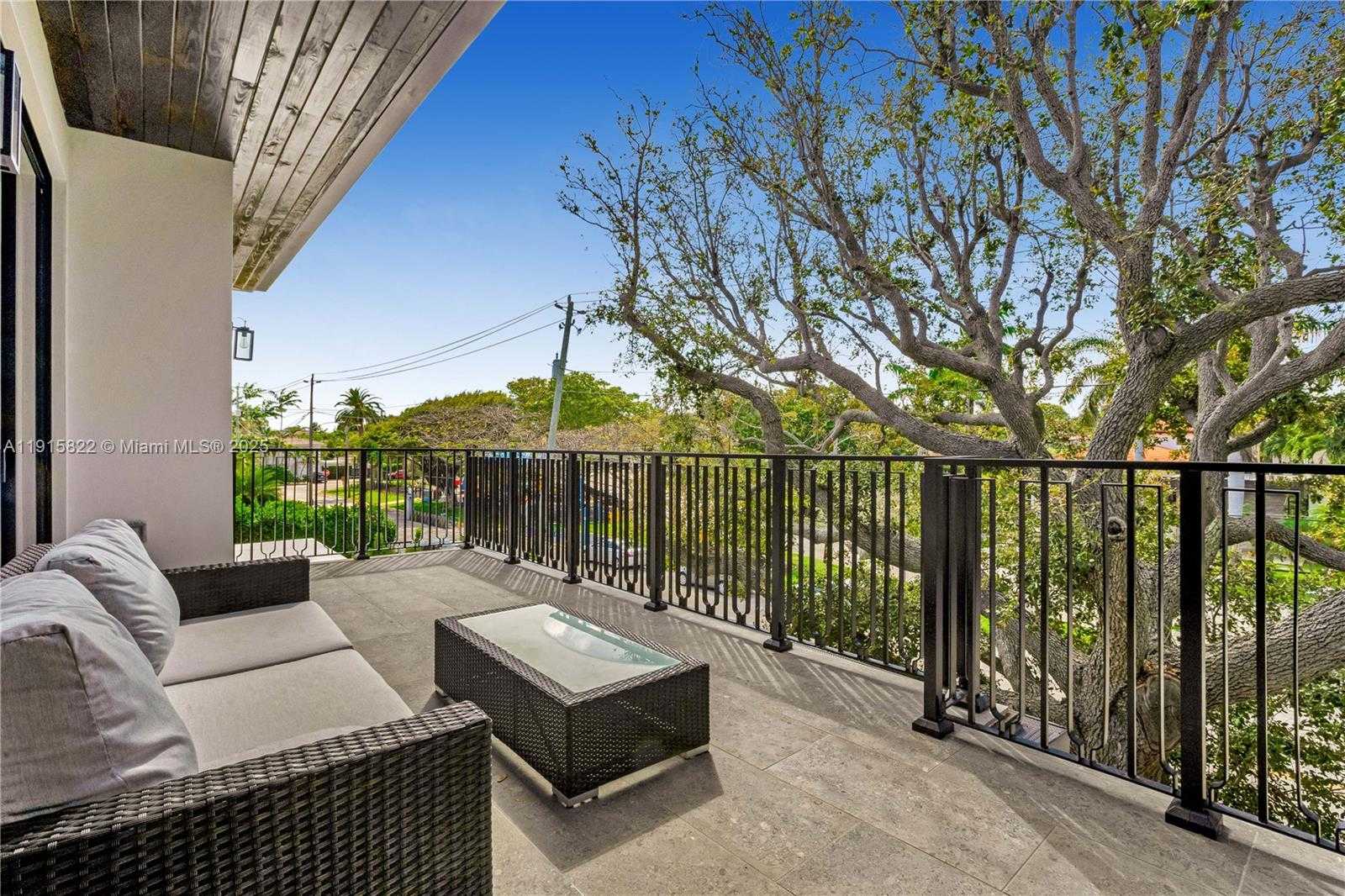 Small Image of 9045 HAWTHORNE AVE, Surfside Number 38