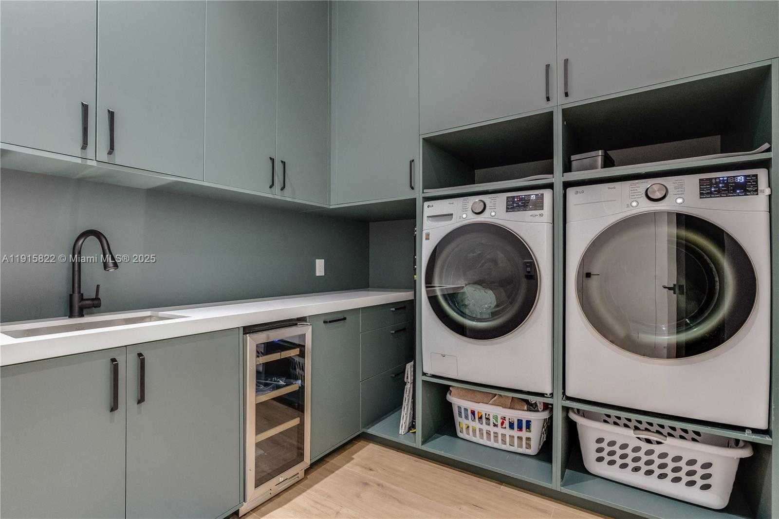 Small Image of 9045 HAWTHORNE AVE, Surfside Number 39