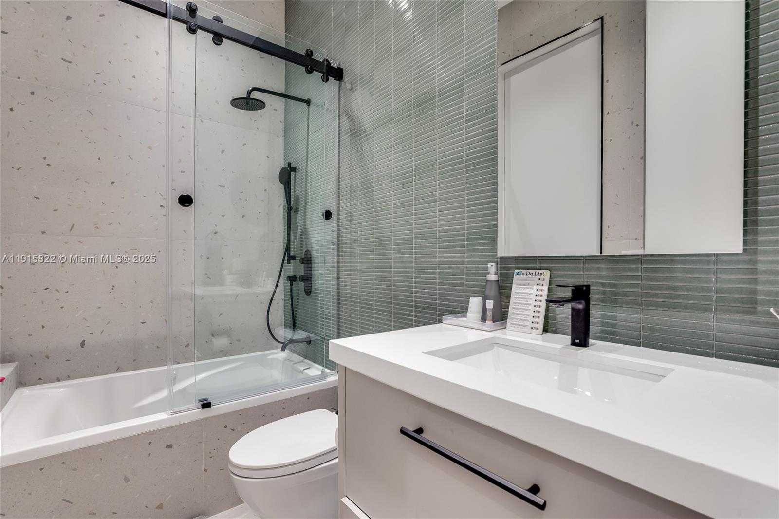 Small Image of 9045 HAWTHORNE AVE, Surfside Number 43