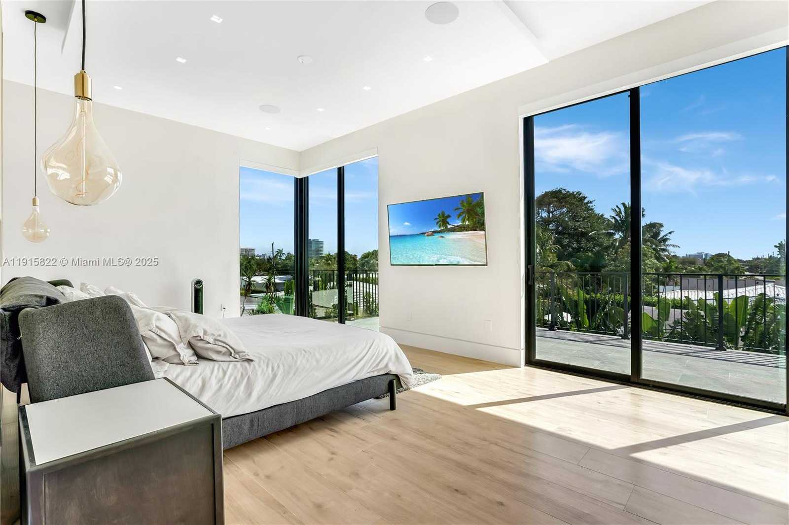 Small Image of 9045 HAWTHORNE AVE, Surfside Number 46