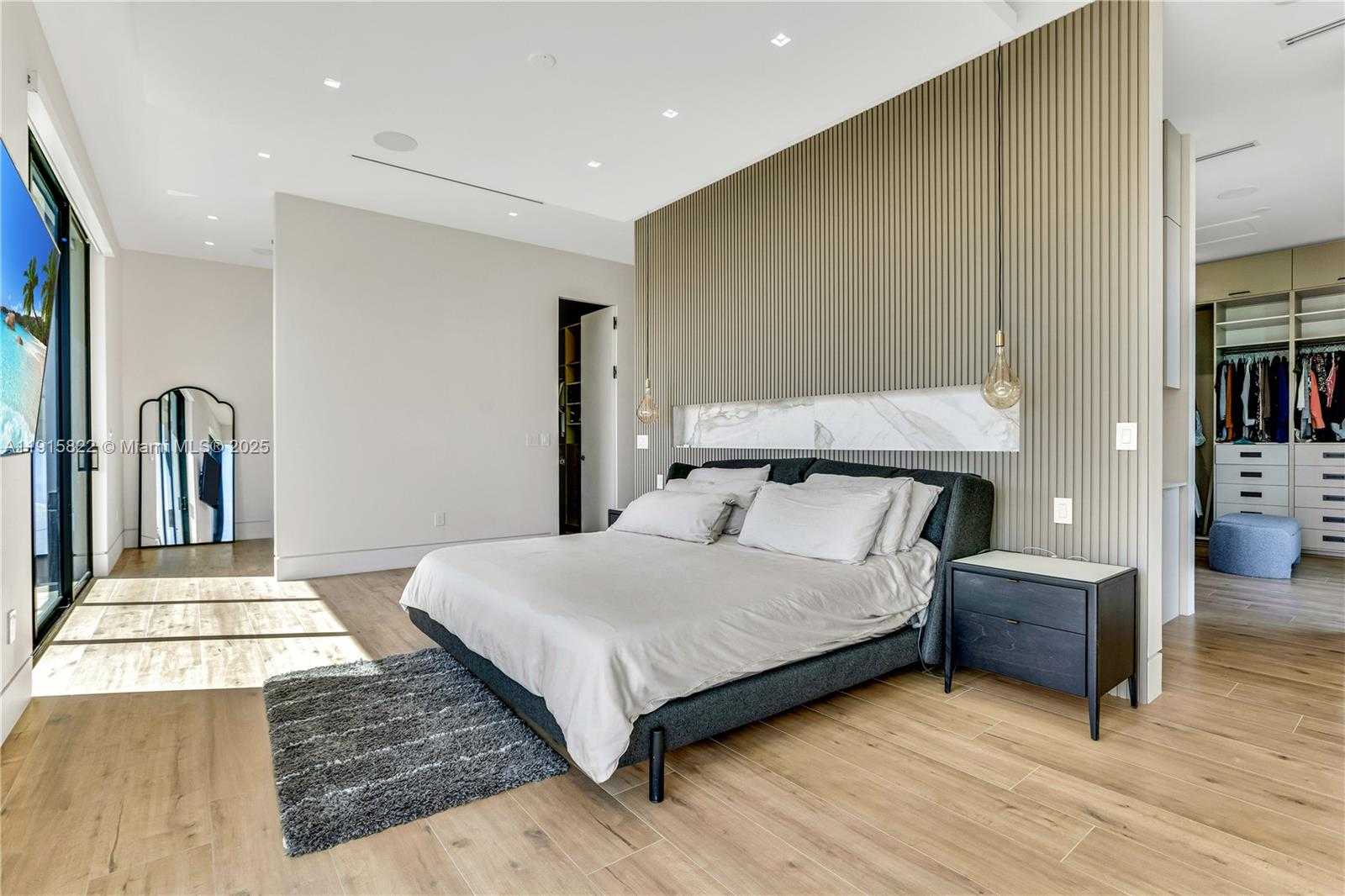 Small Image of 9045 HAWTHORNE AVE, Surfside Number 47