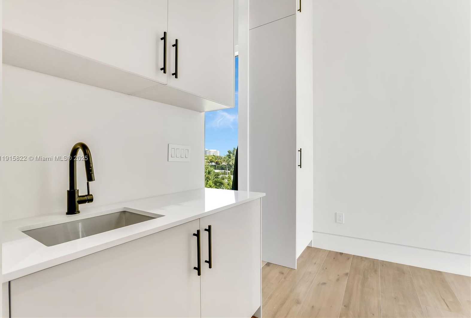 Small Image of 9045 HAWTHORNE AVE, Surfside Number 49