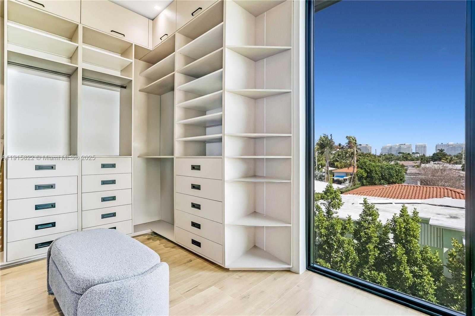 Small Image of 9045 HAWTHORNE AVE, Surfside Number 51