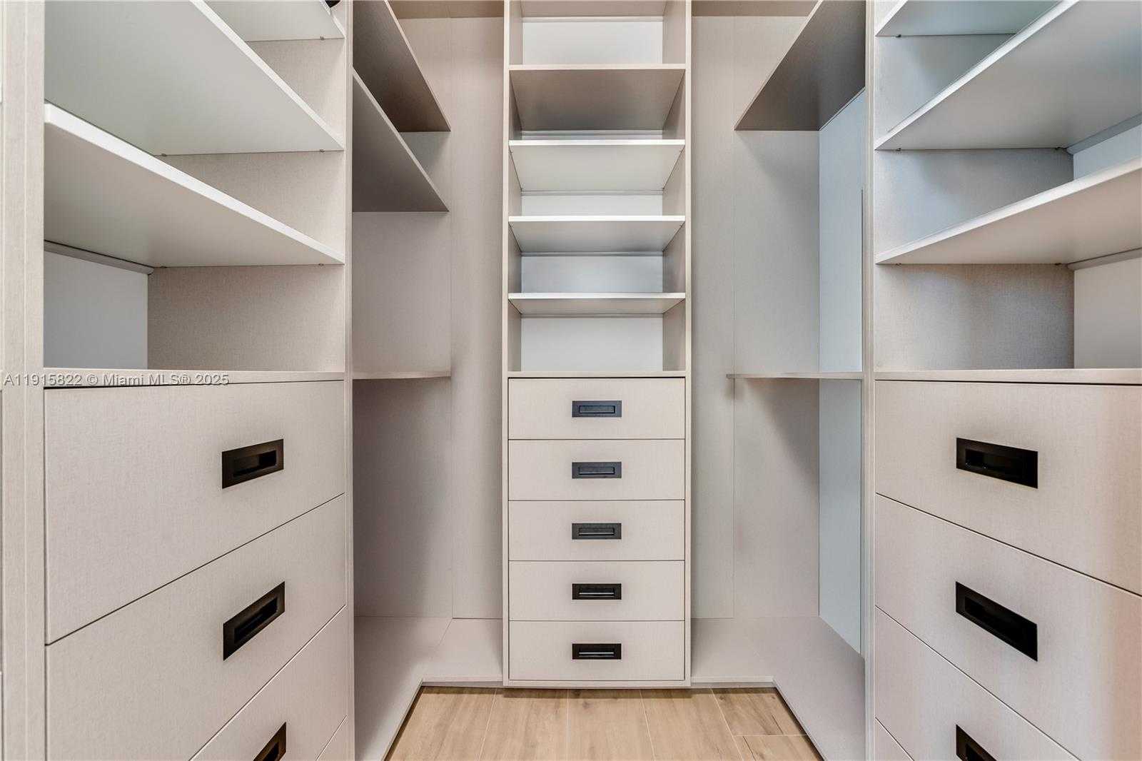 Small Image of 9045 HAWTHORNE AVE, Surfside Number 52