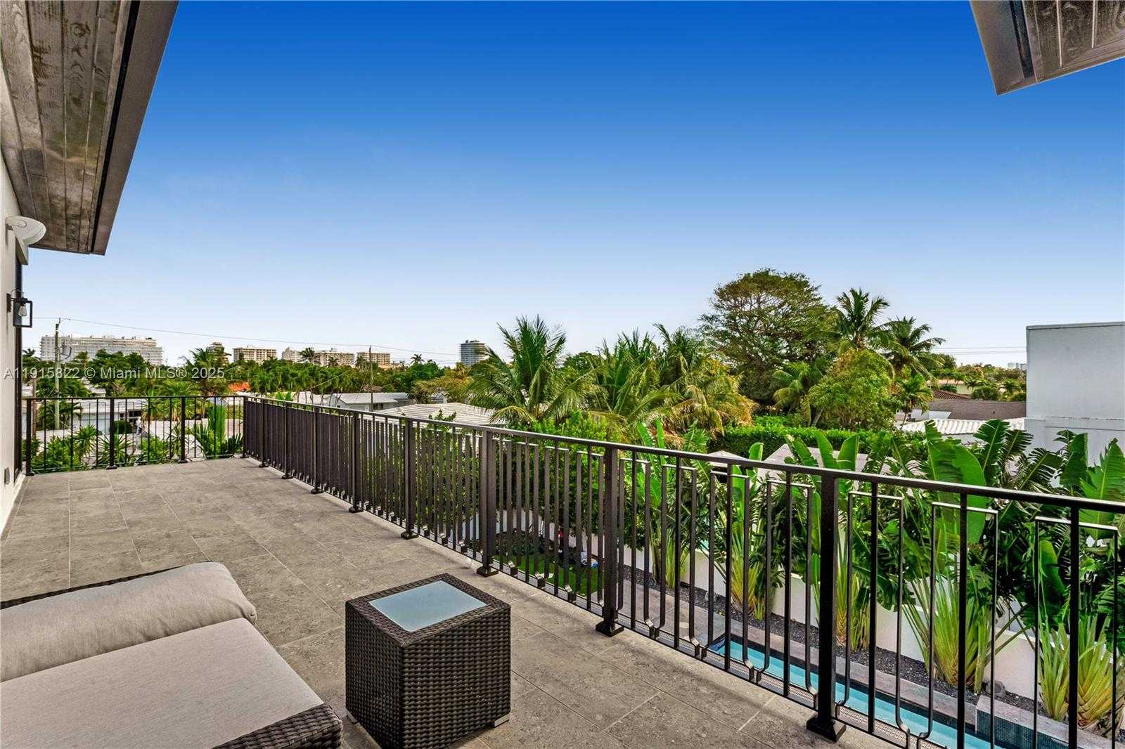 Small Image of 9045 HAWTHORNE AVE, Surfside Number 56