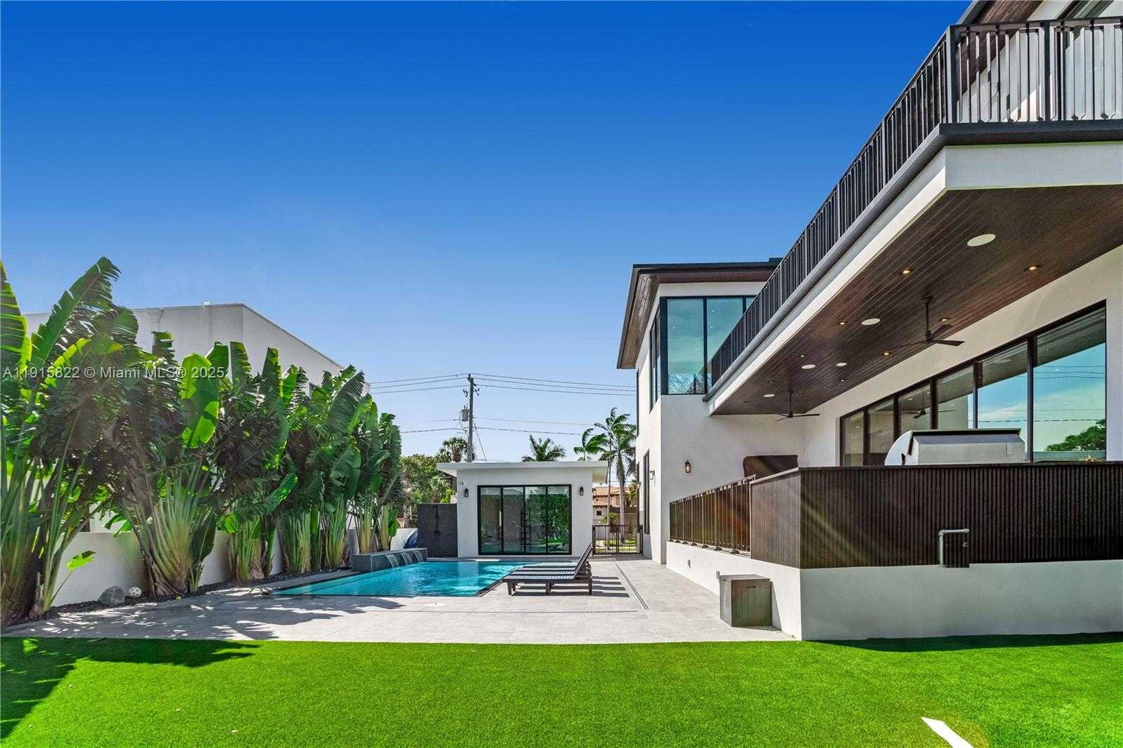 Small Image of 9045 HAWTHORNE AVE, Surfside Number 6