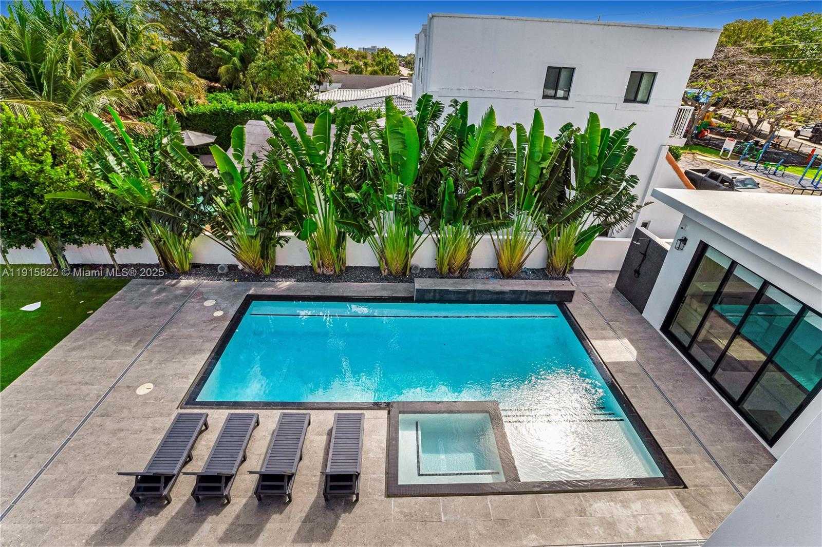 Small Image of 9045 HAWTHORNE AVE, Surfside Number 7