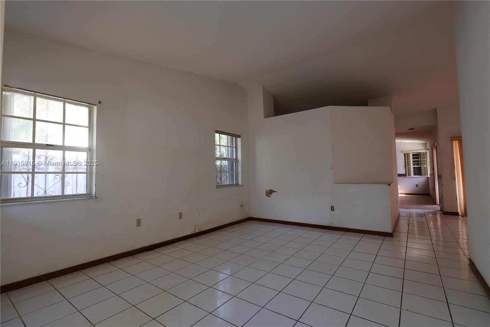 Small Image of 20739 SOUTH WEST 86TH CT, Cutler Bay Number 3